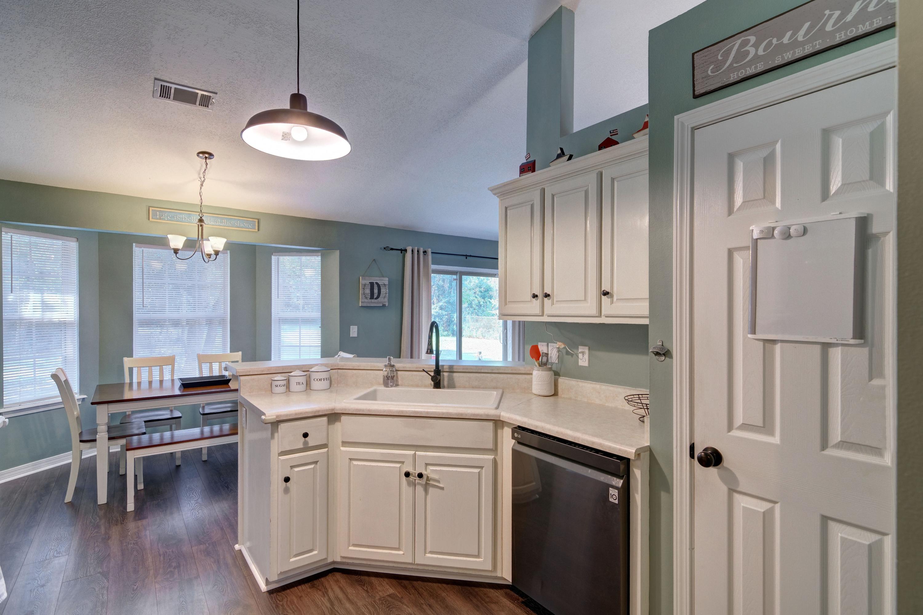 HOLLEY BY THE SEA - Residential