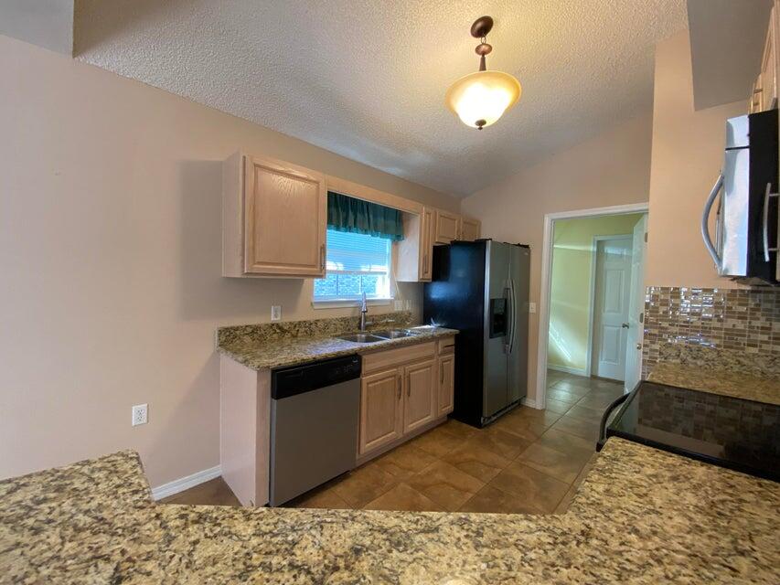 LIGHTHOUSE POINTE - Residential