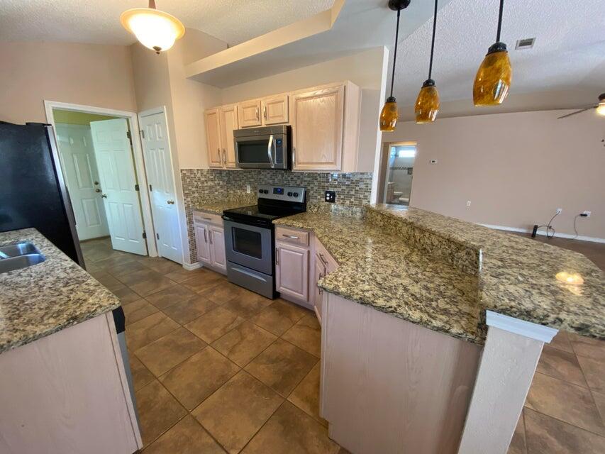 LIGHTHOUSE POINTE - Residential