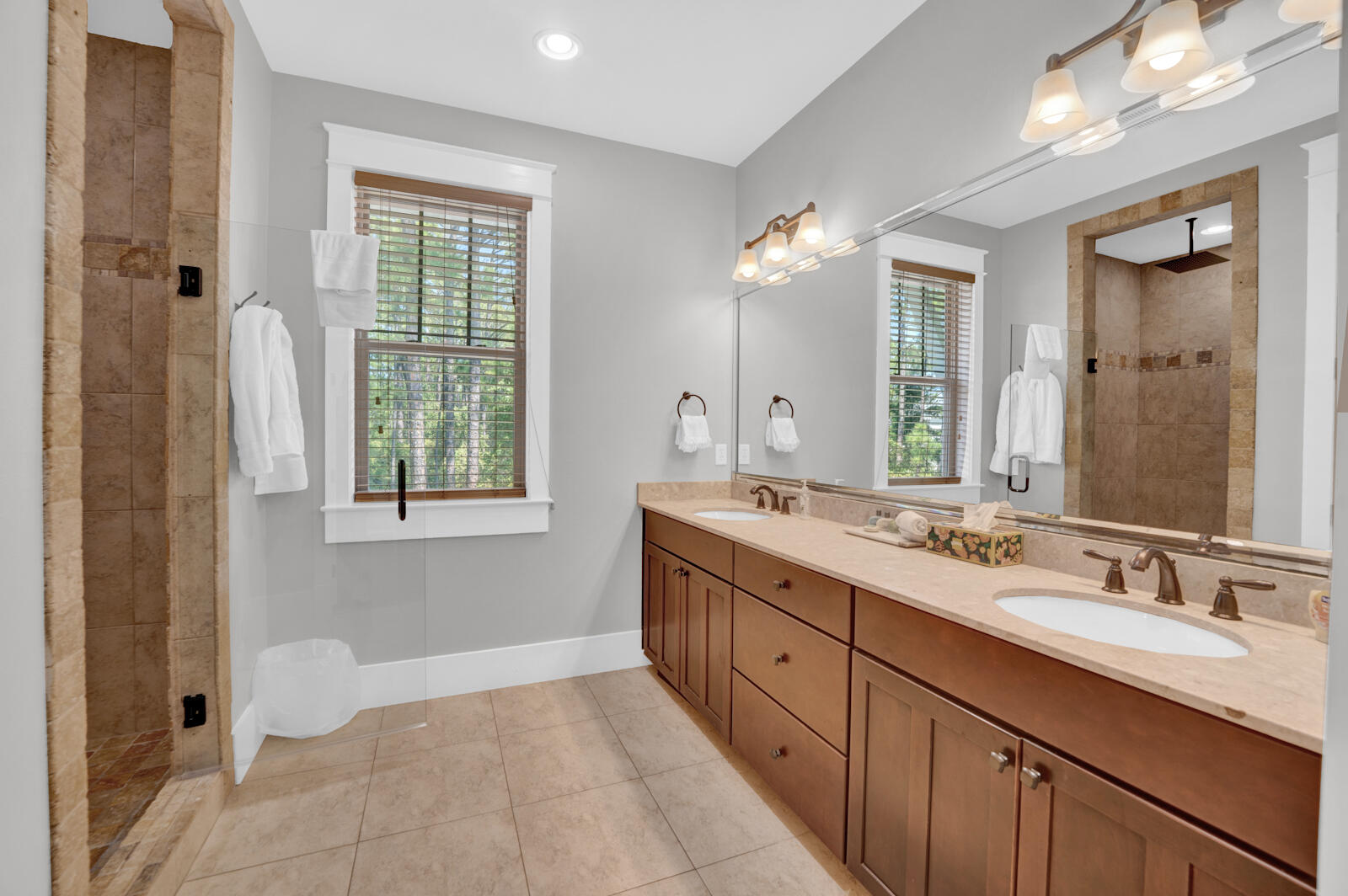 COTTAGES AT EASTERN LAKE - Residential