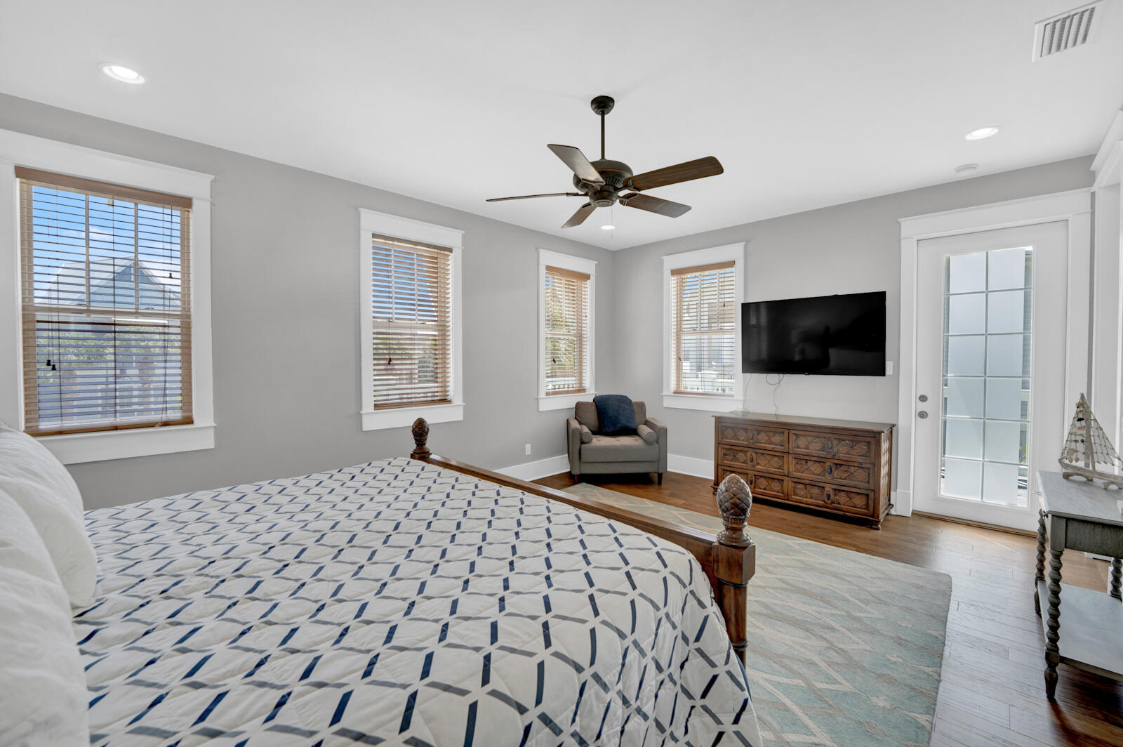 COTTAGES AT EASTERN LAKE - Residential