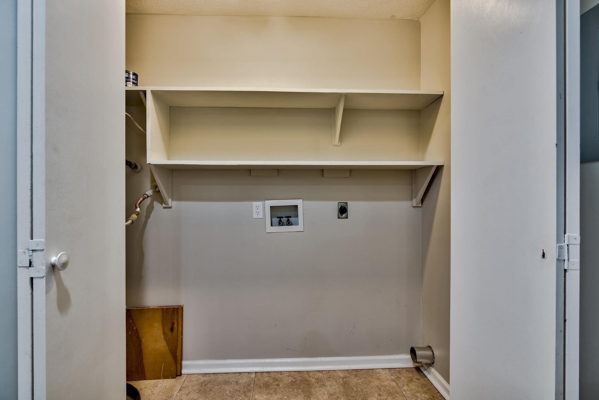 LANDINGS UNRECD THE - Residential