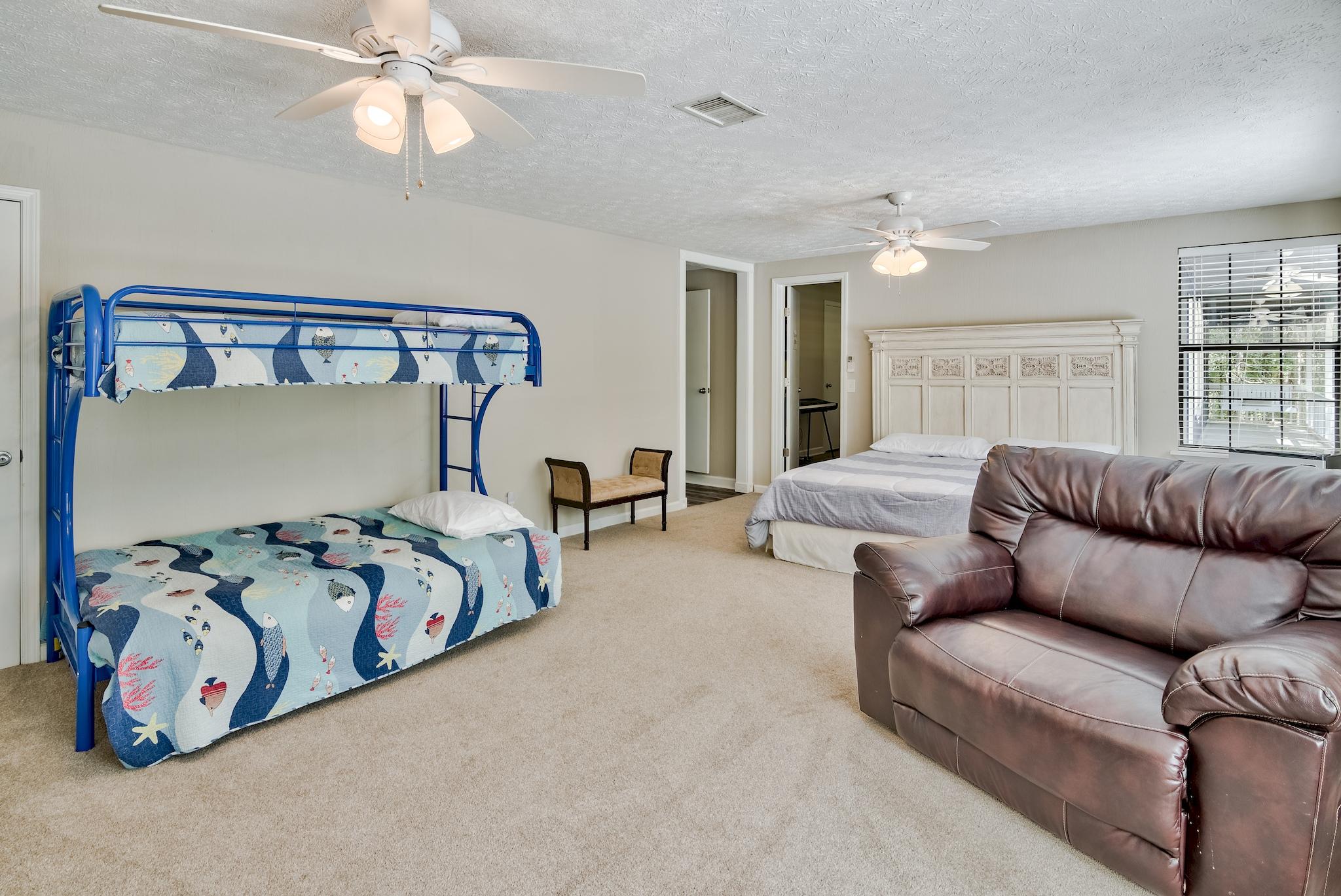 LANDINGS UNRECD THE - Residential