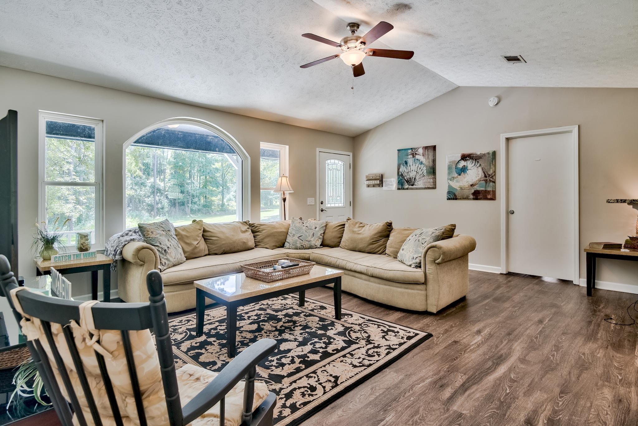 LANDINGS UNRECD THE - Residential