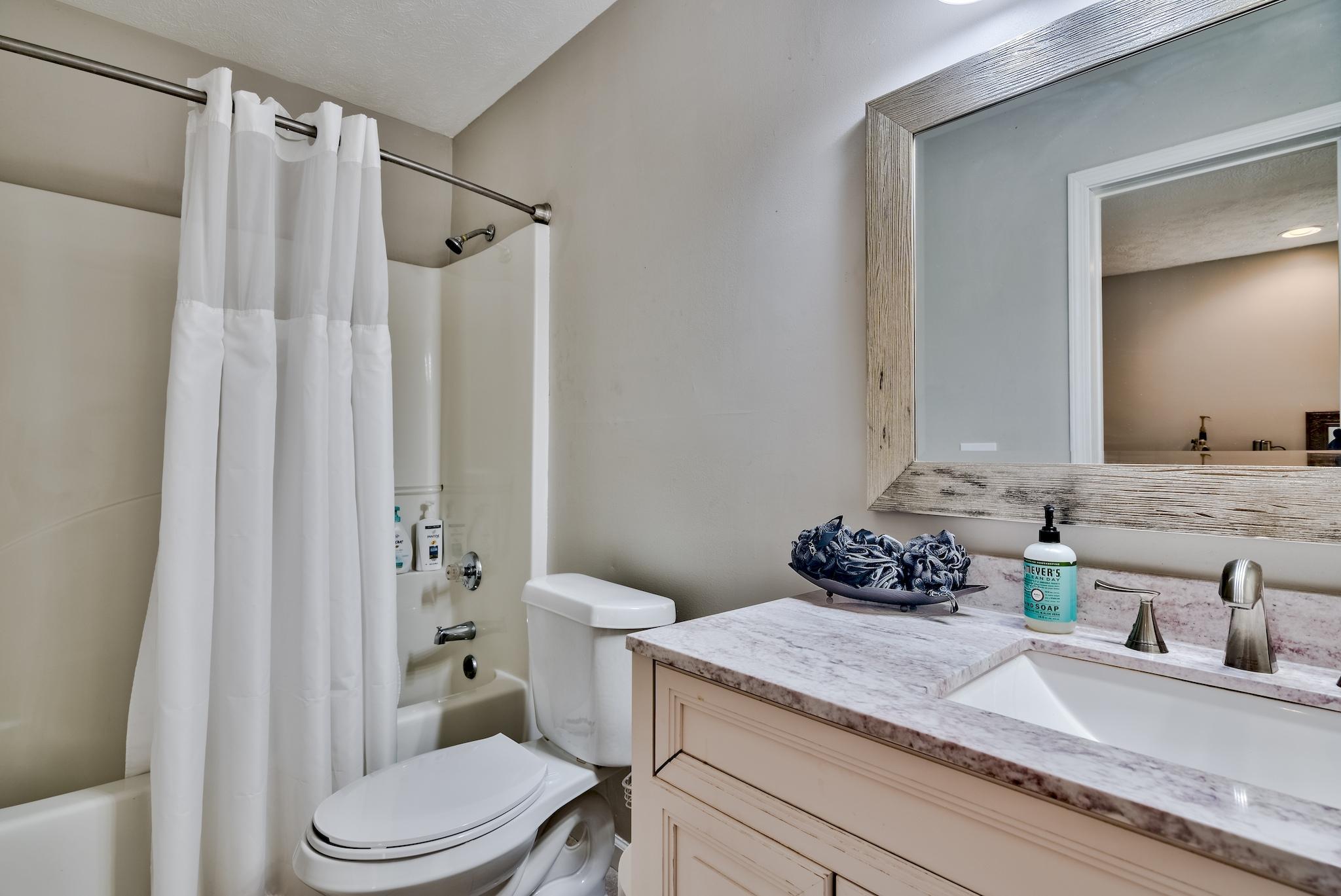 LANDINGS UNRECD THE - Residential