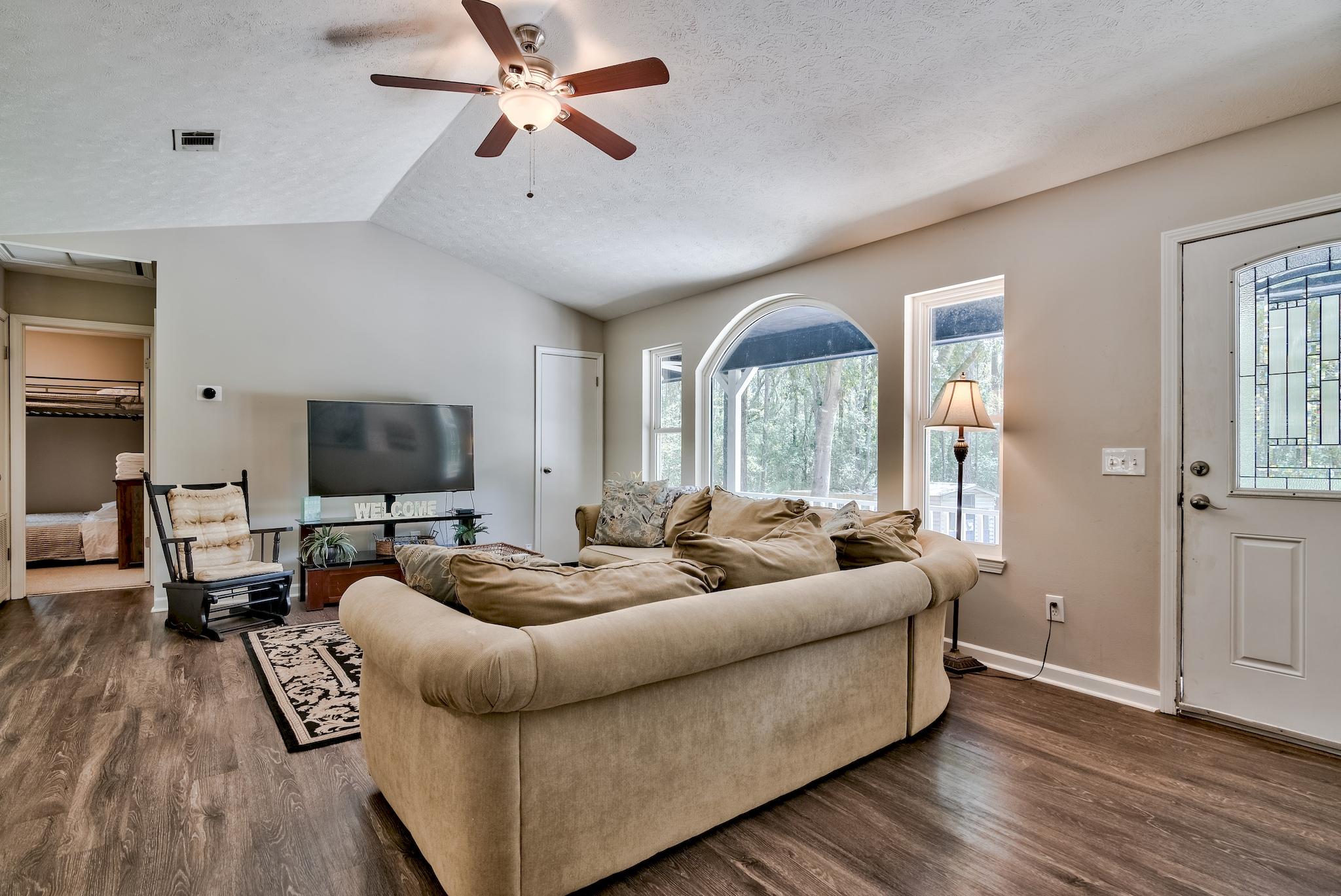 LANDINGS UNRECD THE - Residential