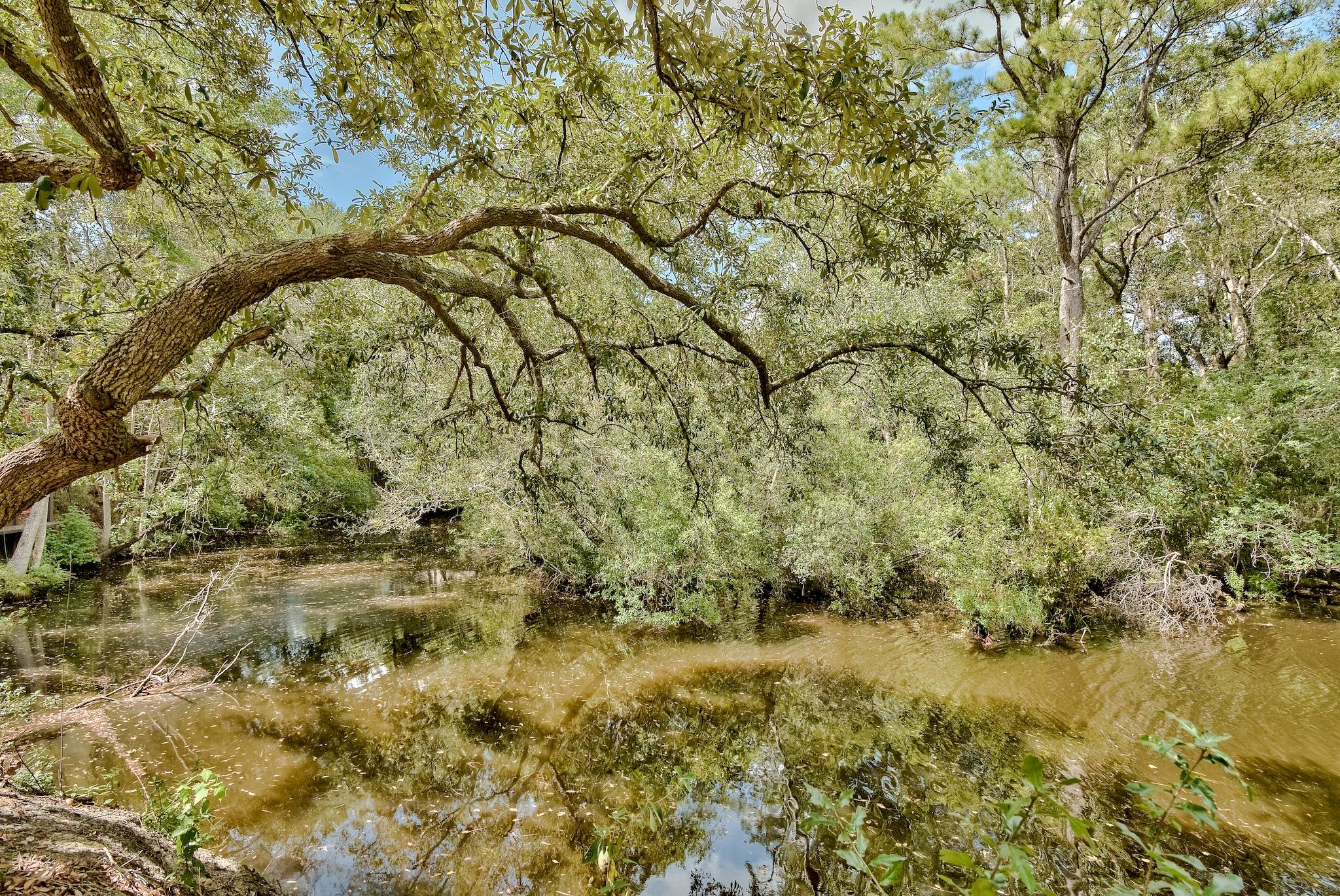 LANDINGS UNRECD THE - Residential