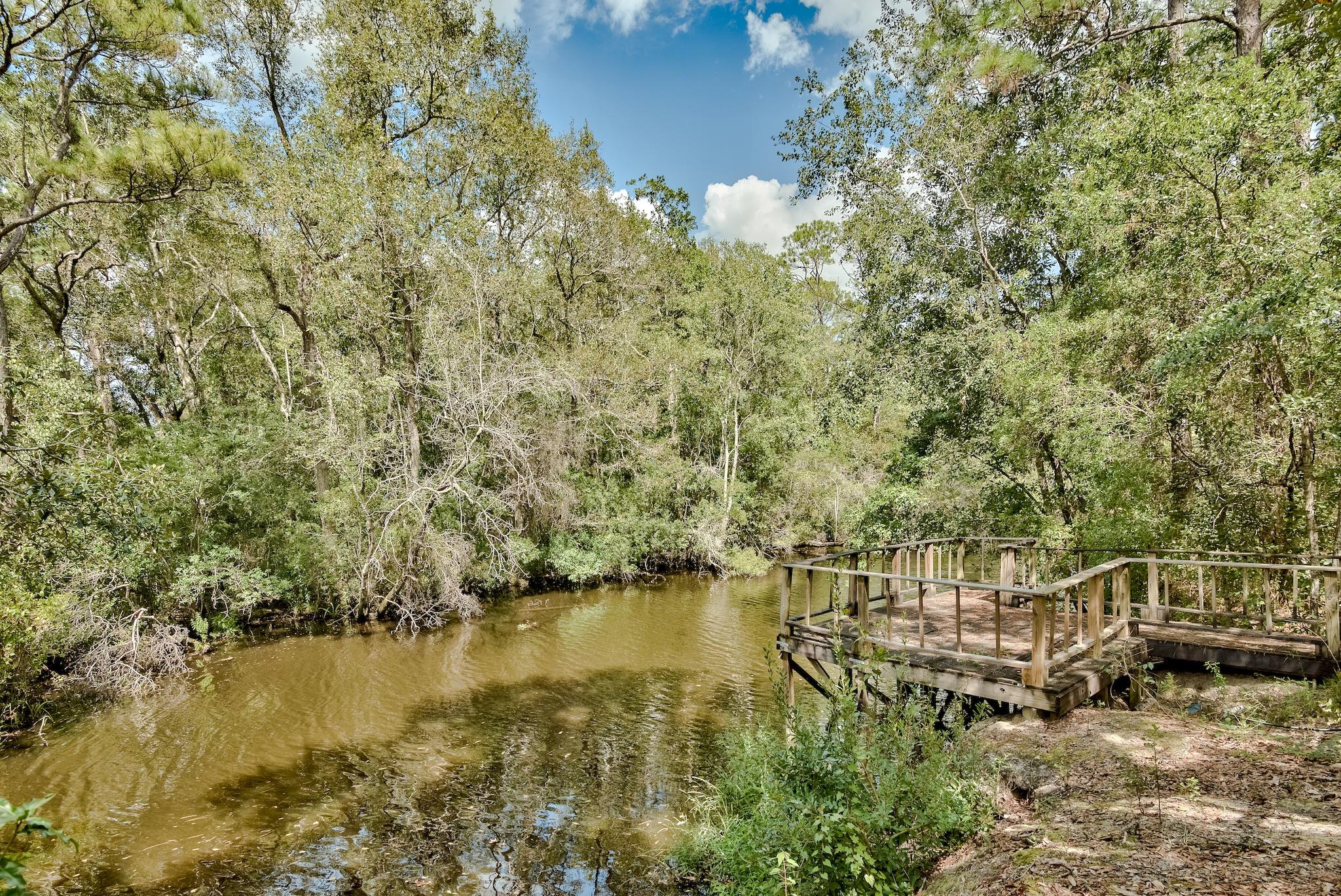 LANDINGS UNRECD THE - Residential