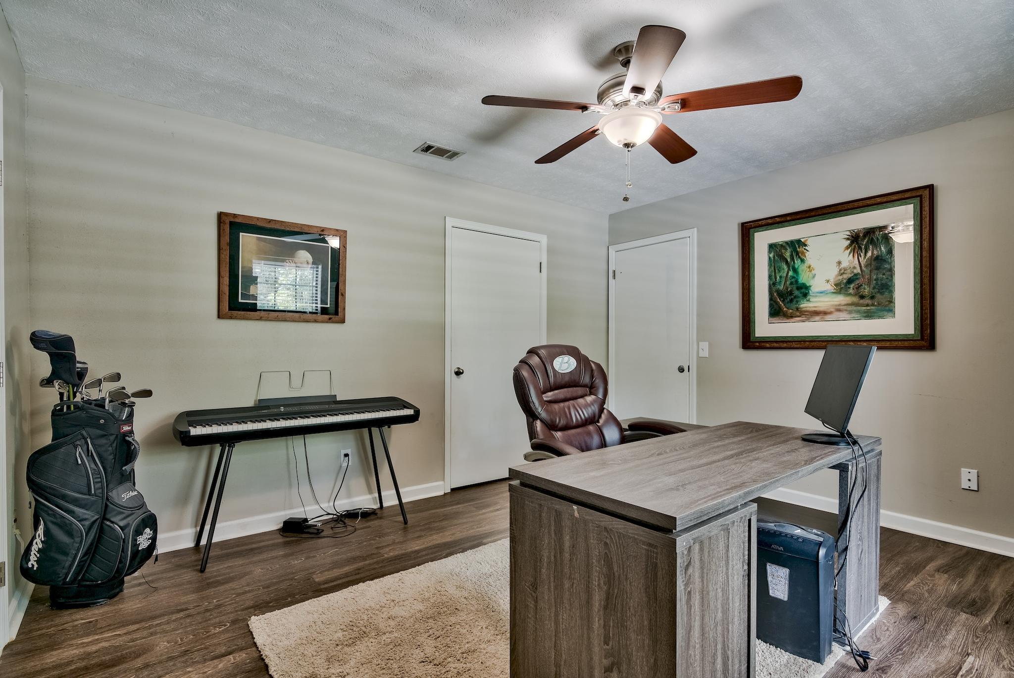 LANDINGS UNRECD THE - Residential