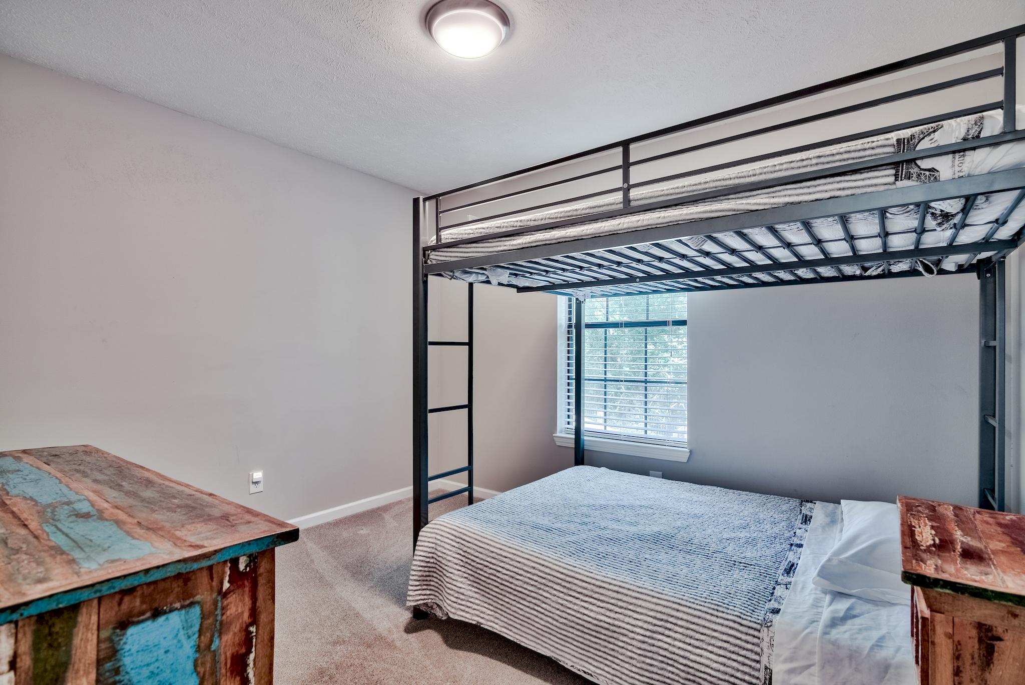 LANDINGS UNRECD THE - Residential