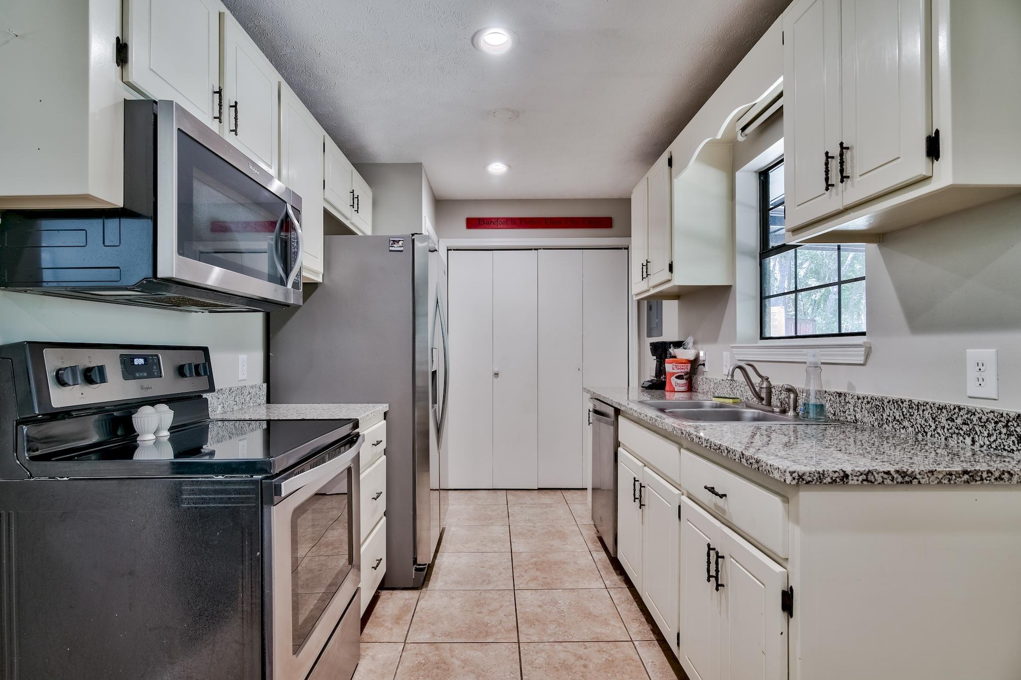 LANDINGS UNRECD THE - Residential