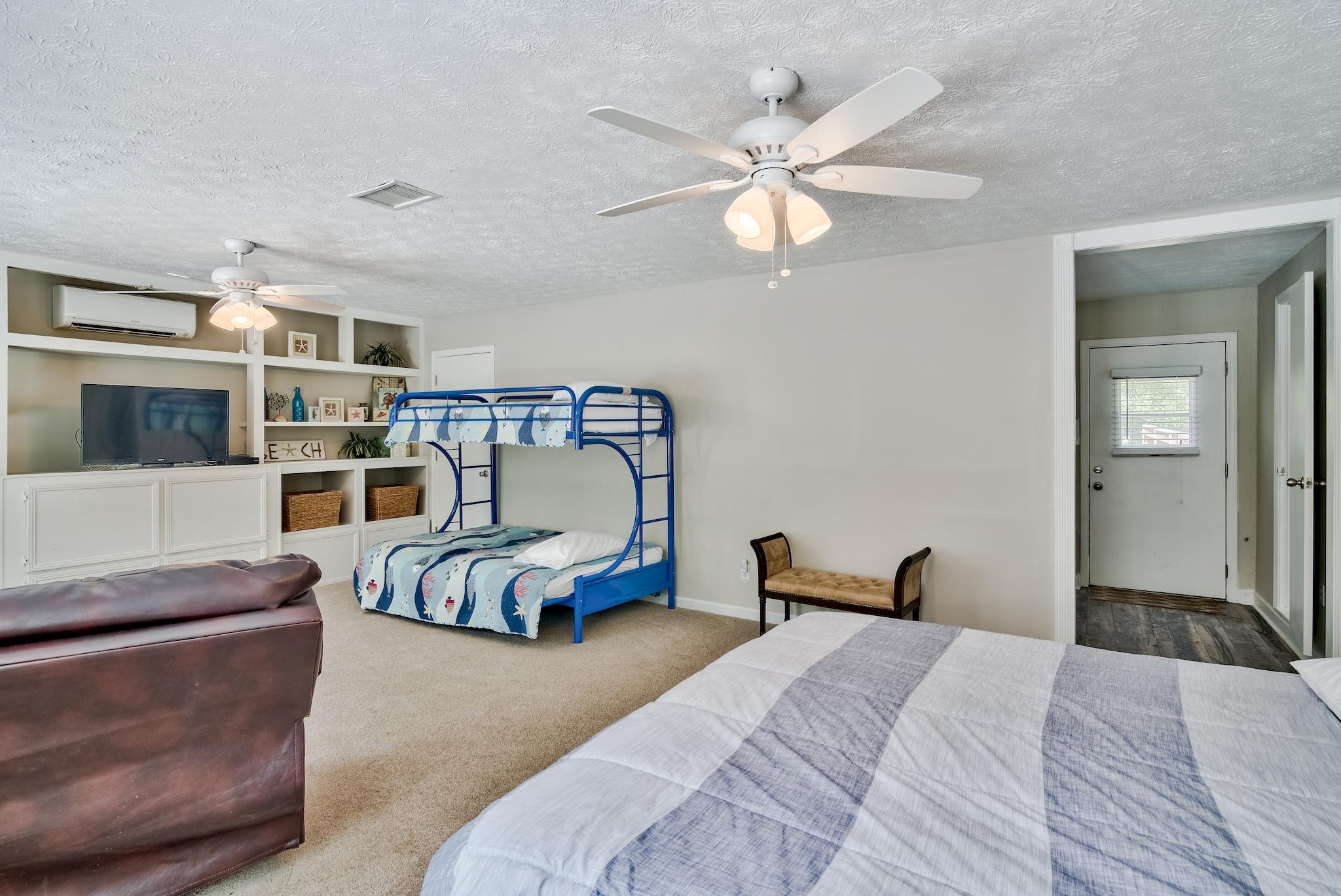 LANDINGS UNRECD THE - Residential