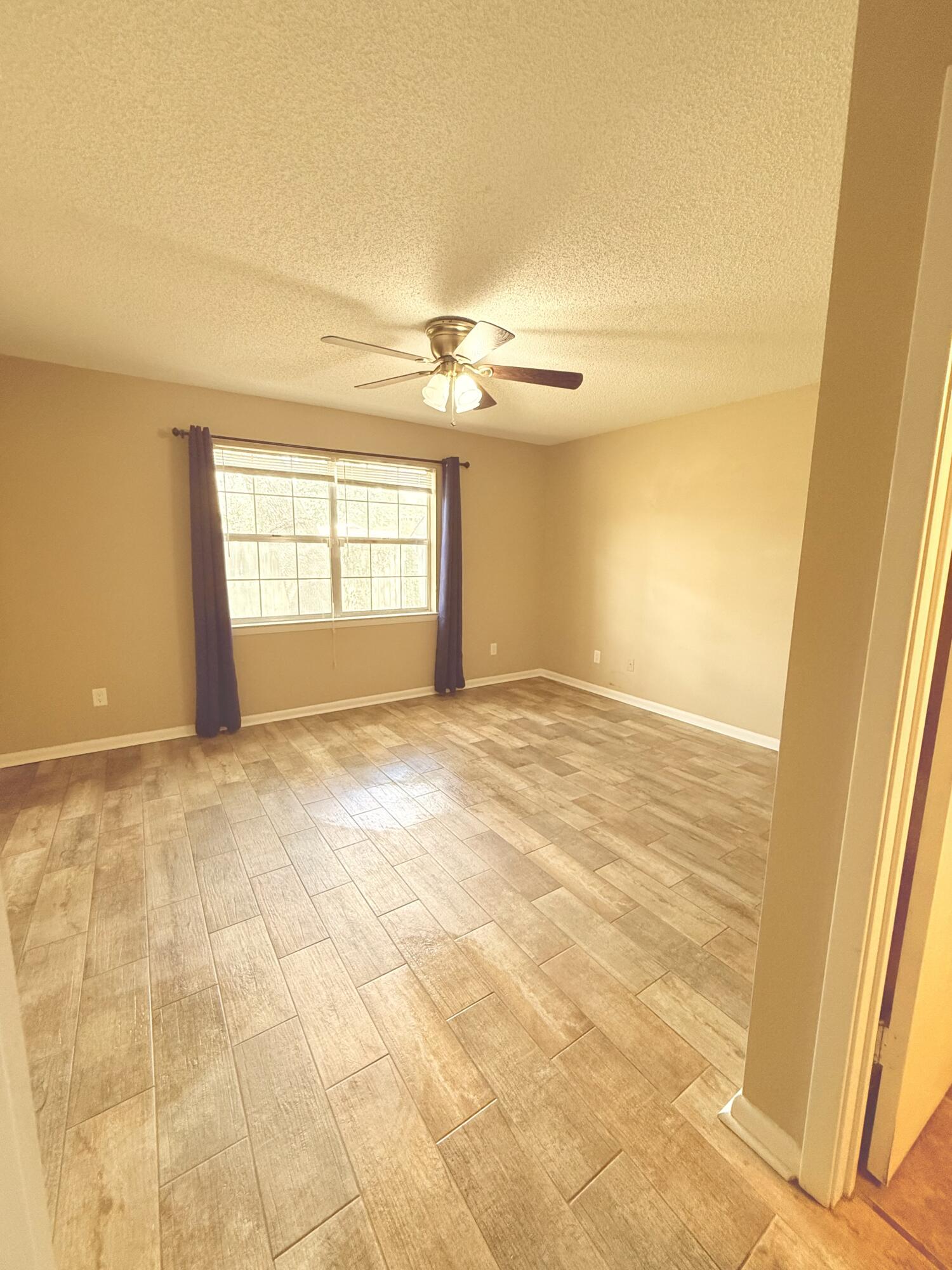 PORT DIXIE - Residential Lease