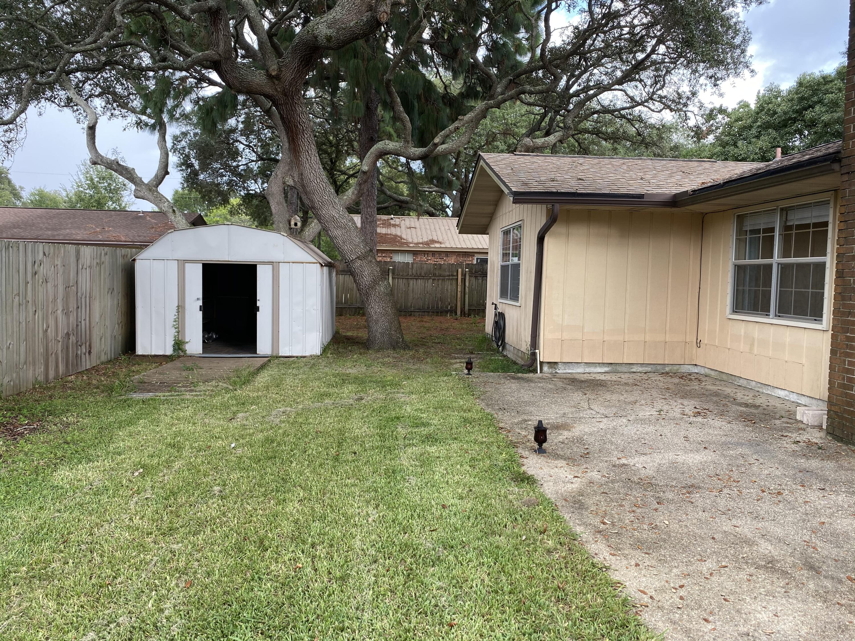 PORT DIXIE - Residential Lease