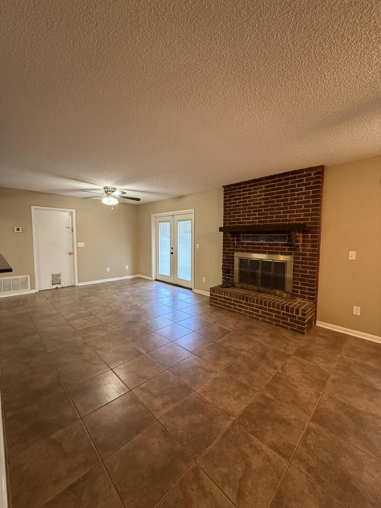PORT DIXIE - Residential Lease