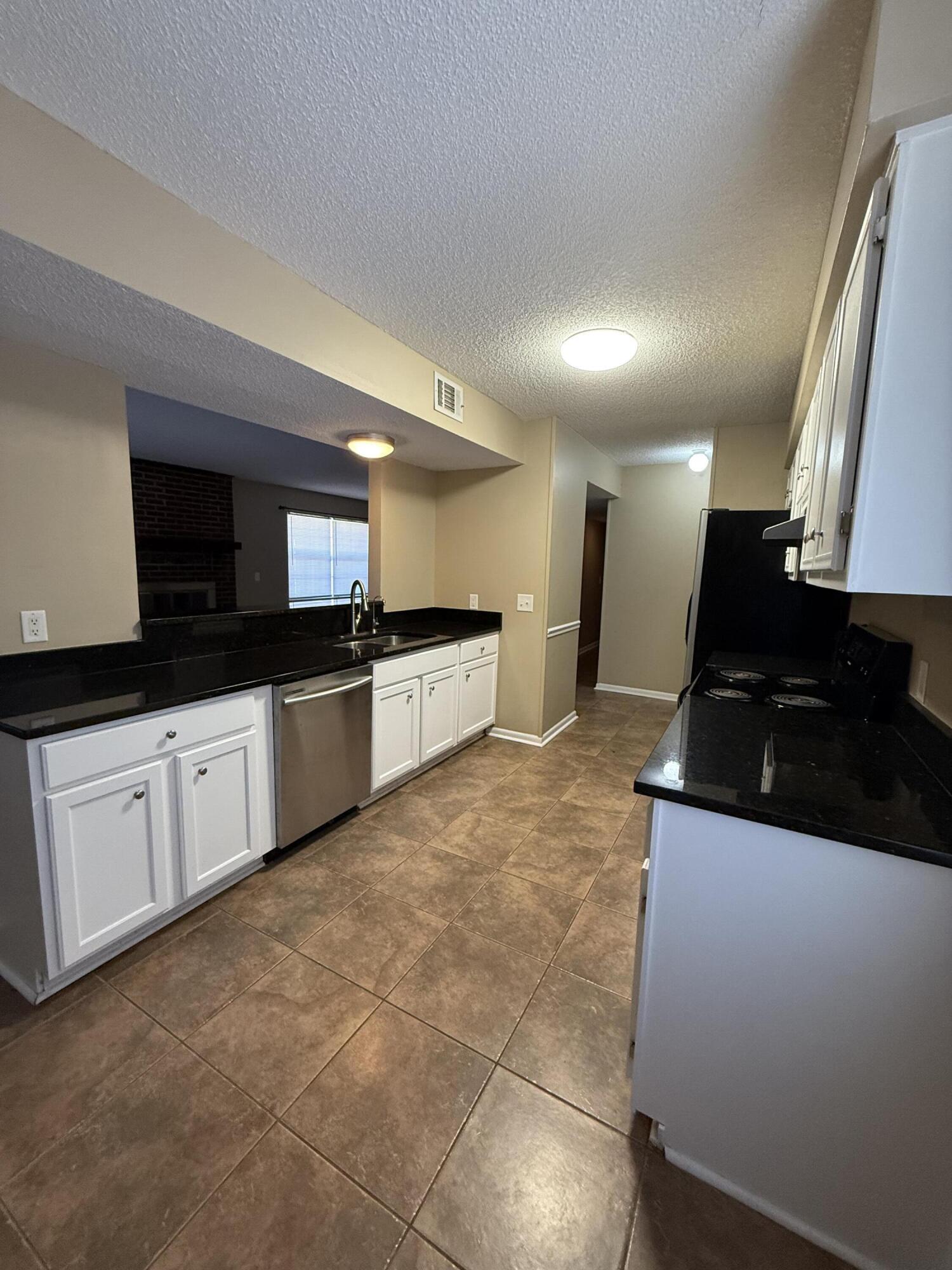 PORT DIXIE - Residential Lease