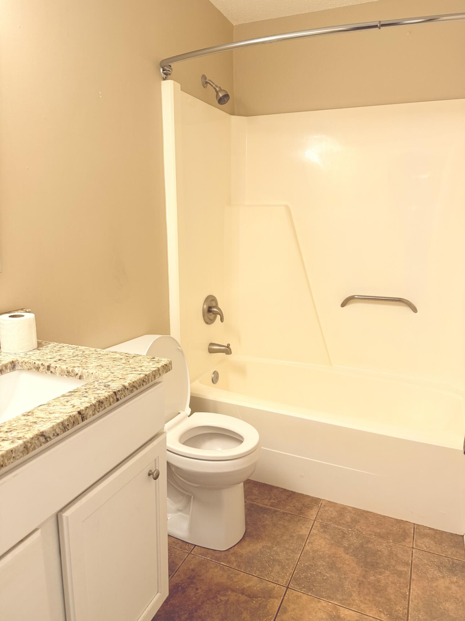 PORT DIXIE - Residential Lease