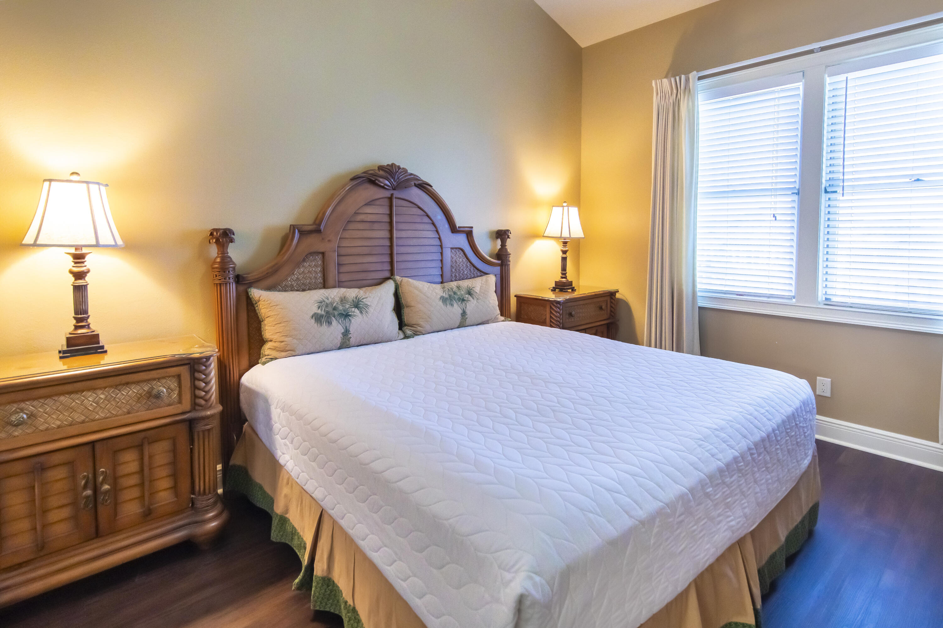 JOURNEYS END CONDO - Residential