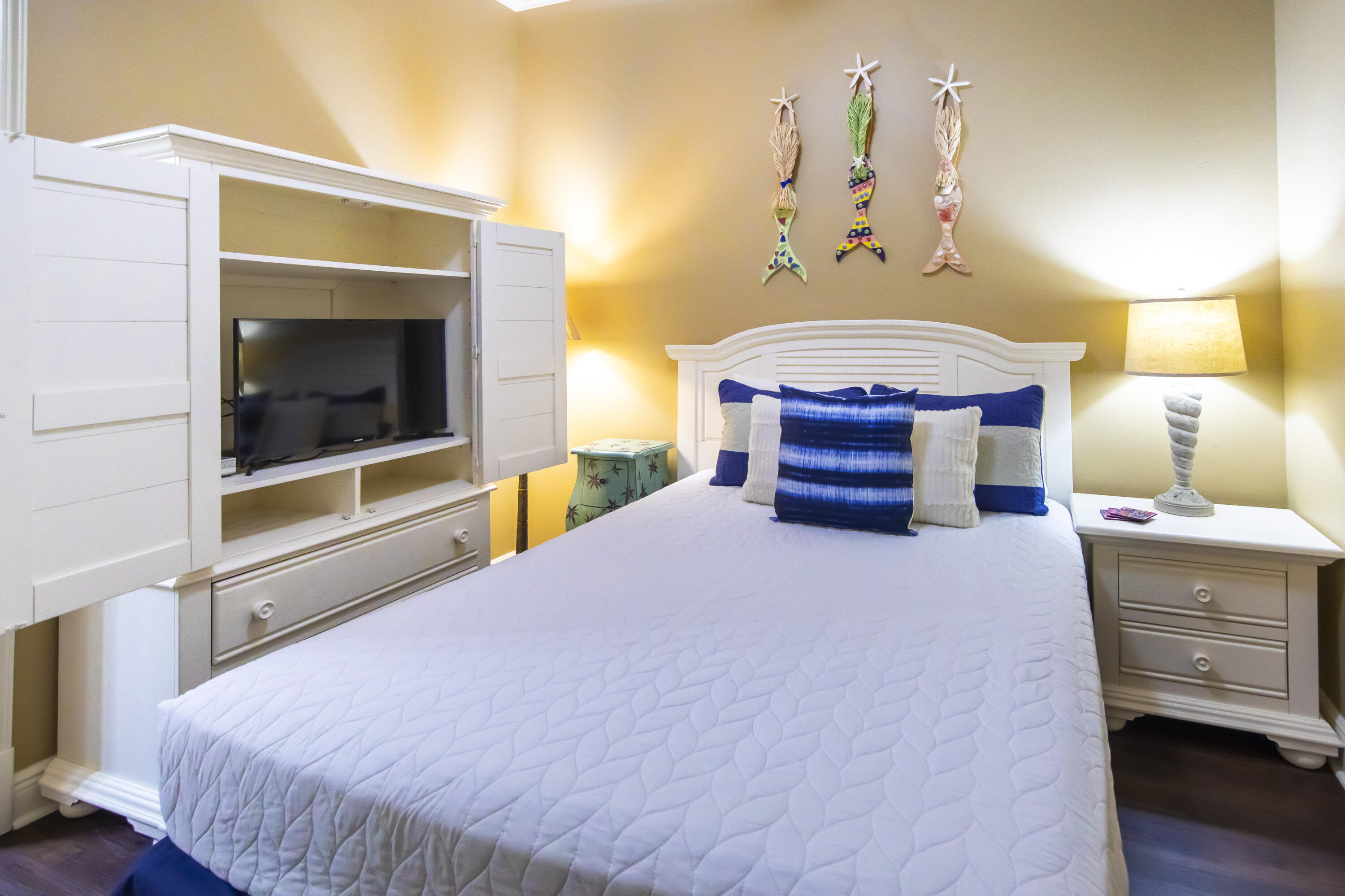 JOURNEYS END CONDO - Residential