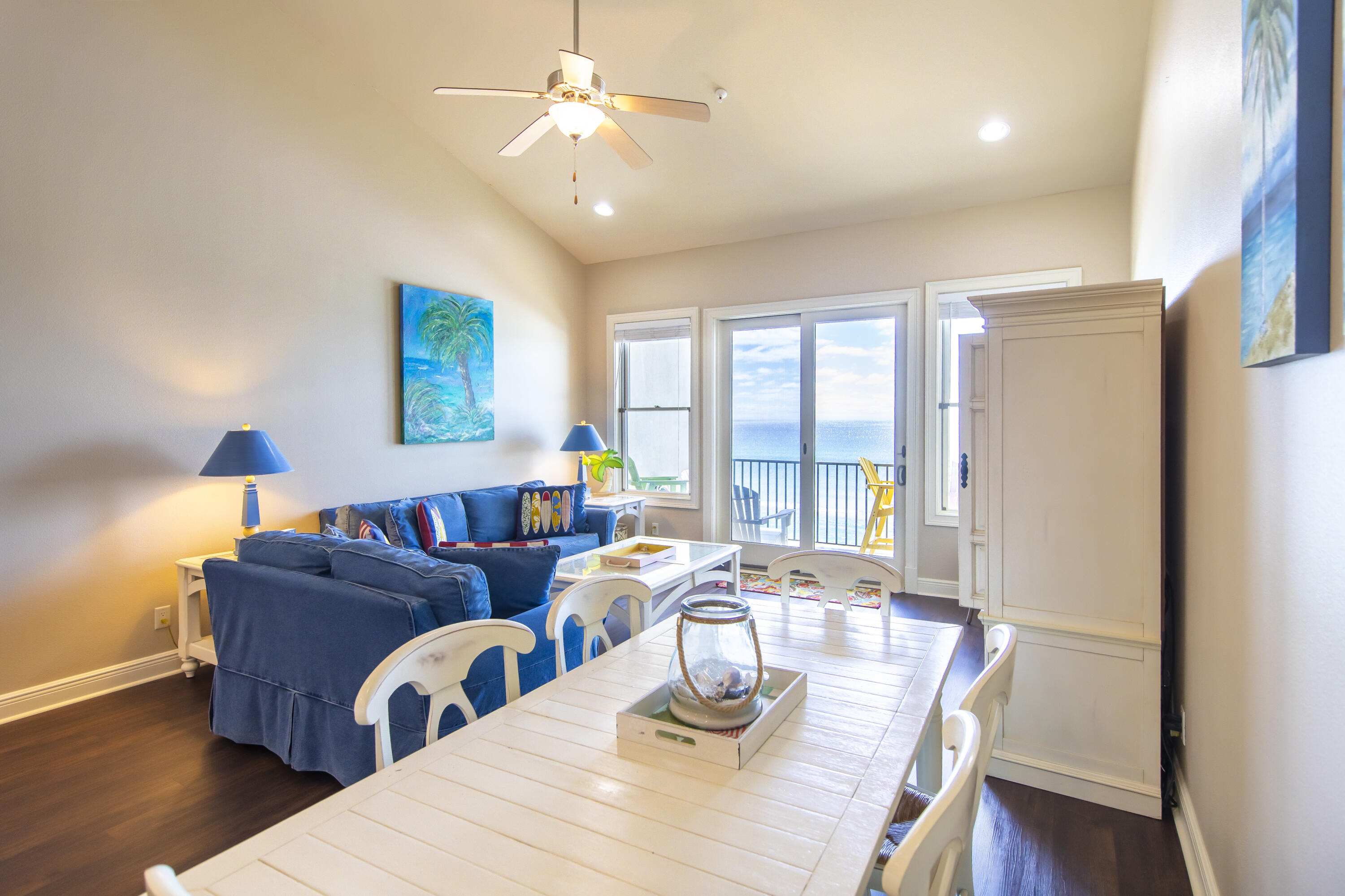 JOURNEYS END CONDO - Residential