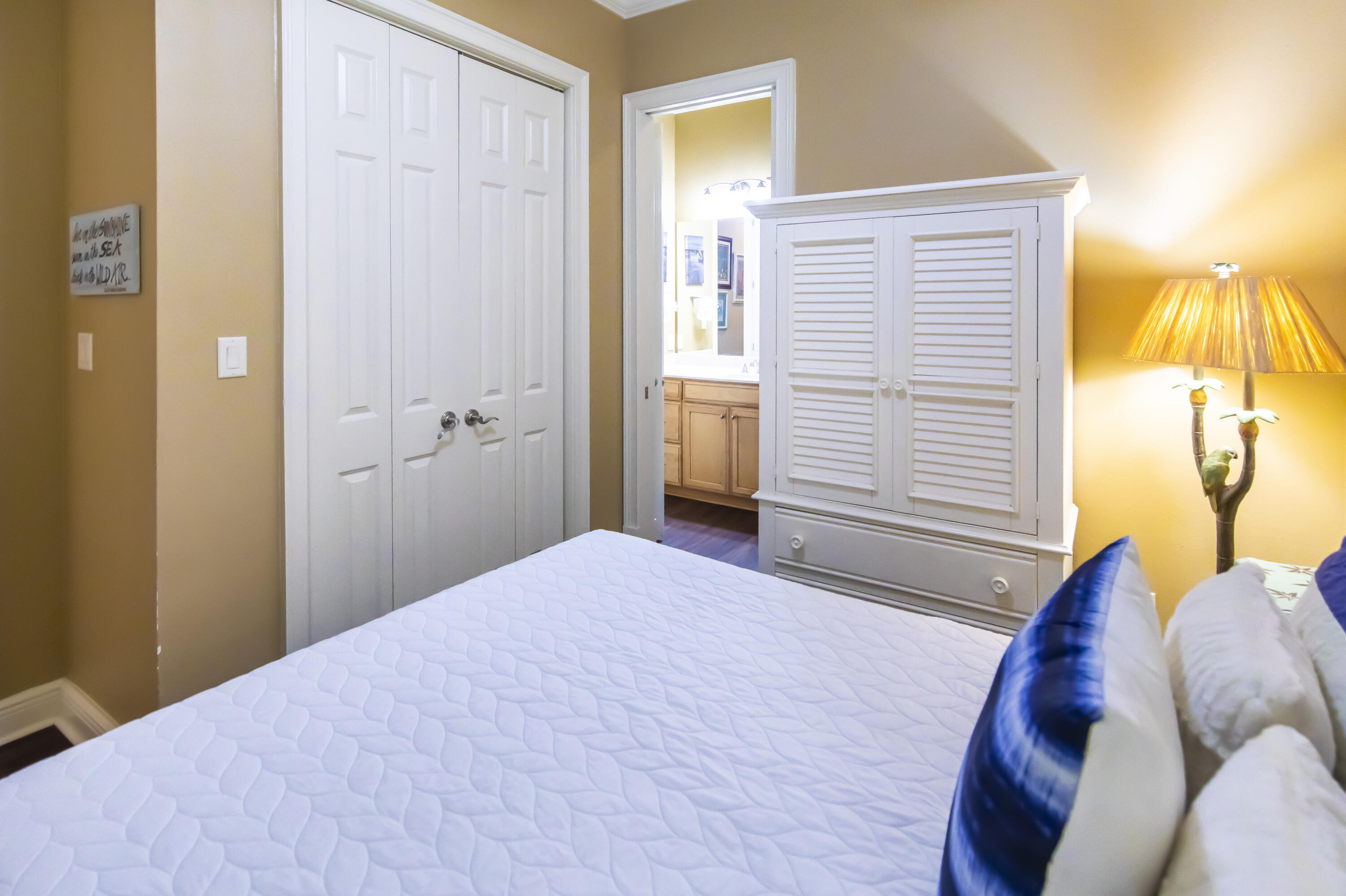 JOURNEYS END CONDO - Residential