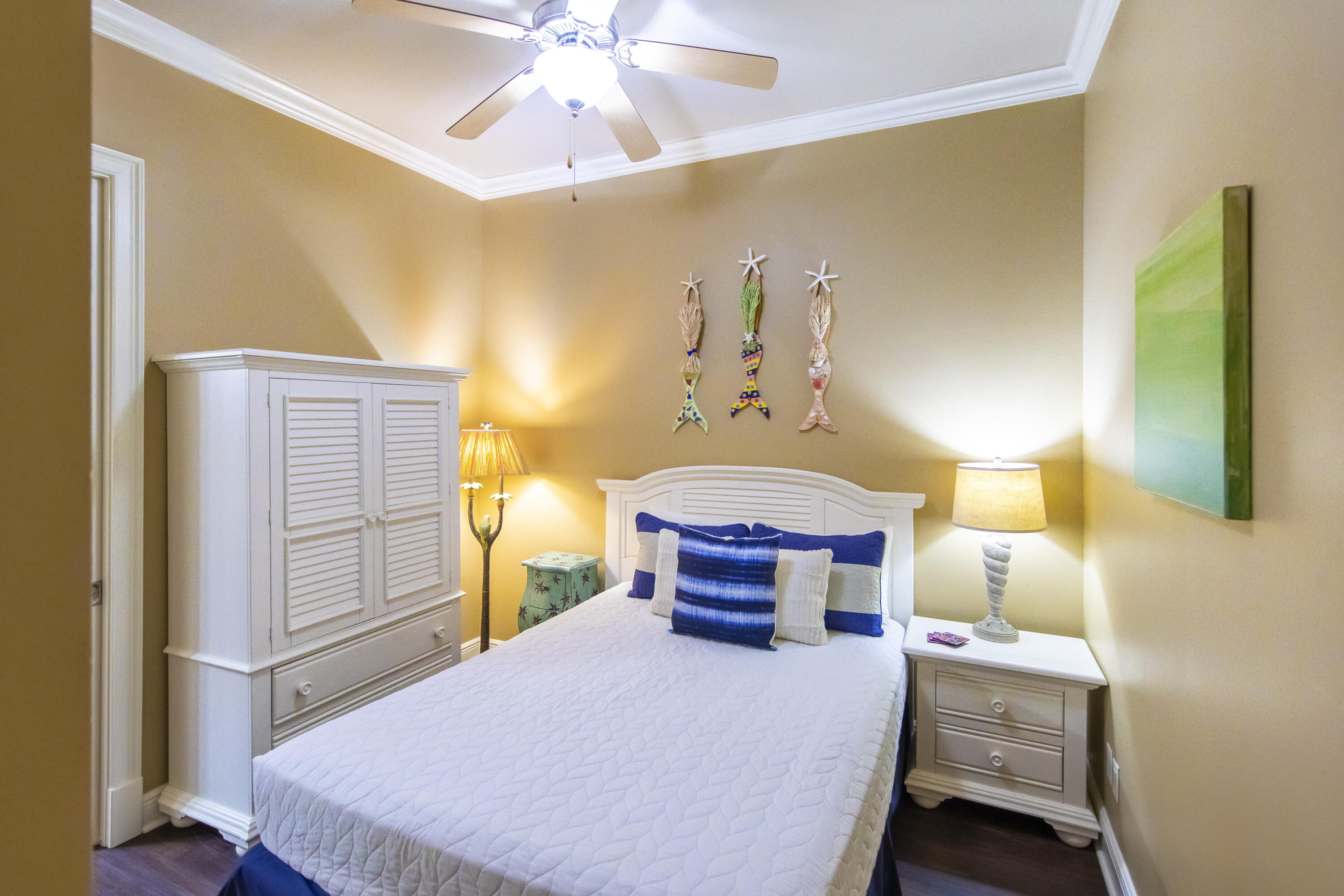 JOURNEYS END CONDO - Residential