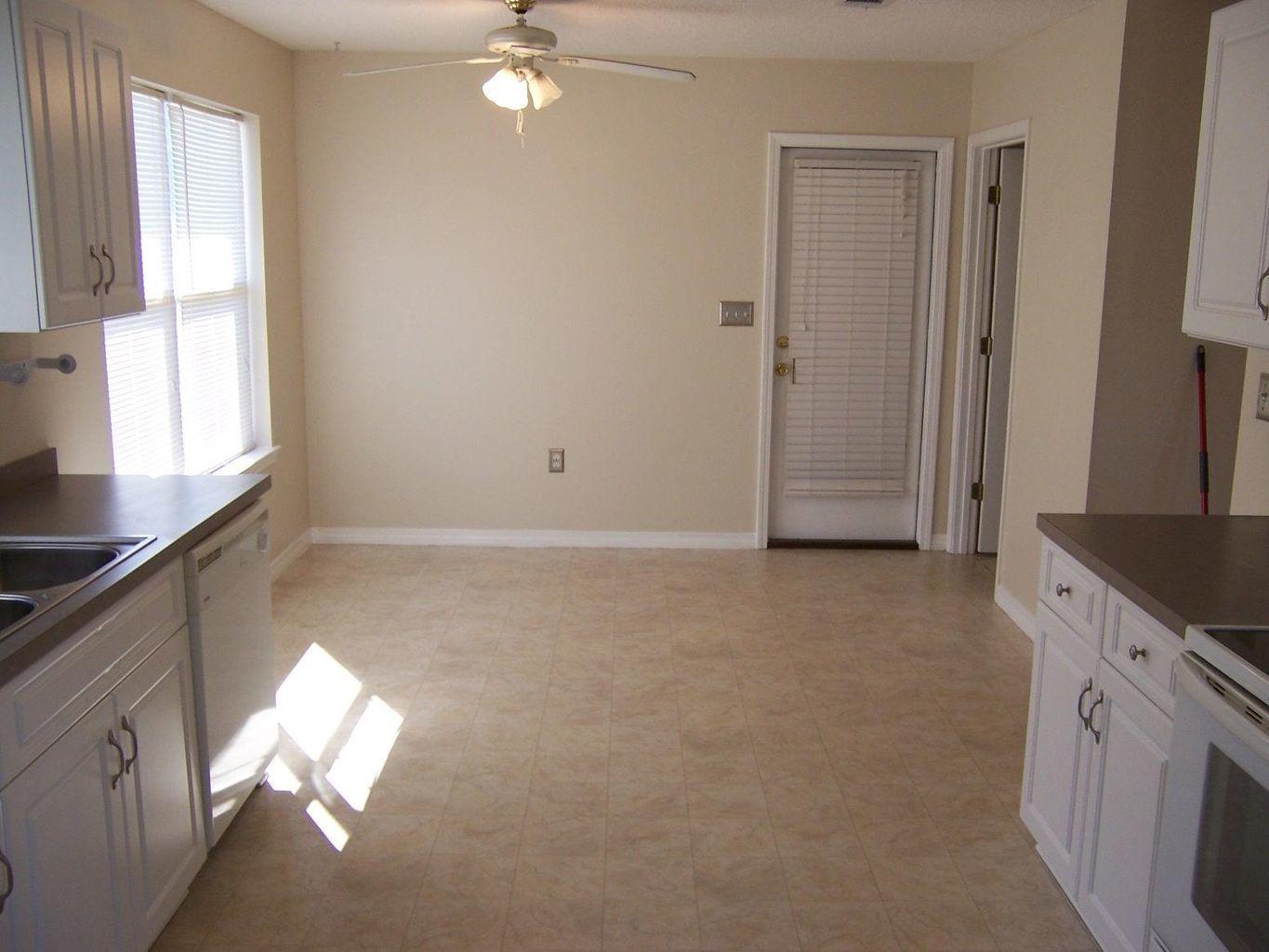 RIVERCHASE S/D PH 3 - Residential Lease