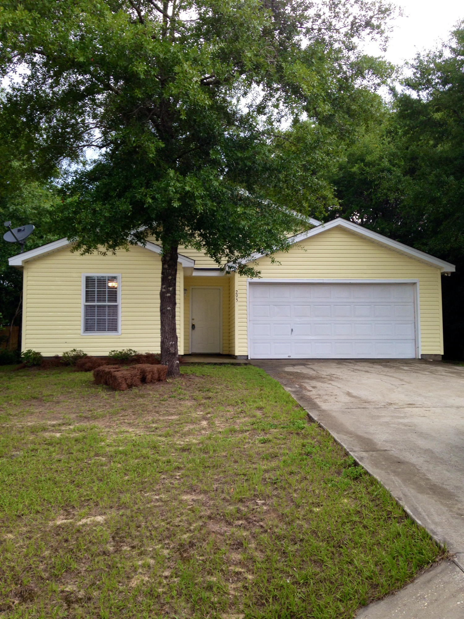 This 3 bedroom, 2 bath home has a split floor plan. Master bedroom is towards the back of the home and has a walk in closet. Vaulted ceilings in the living room. Home has been newly painted and has new vinyl flooring in the kitchen and dining room area. Home is fenced and About 35 miles from Eglin AFB.