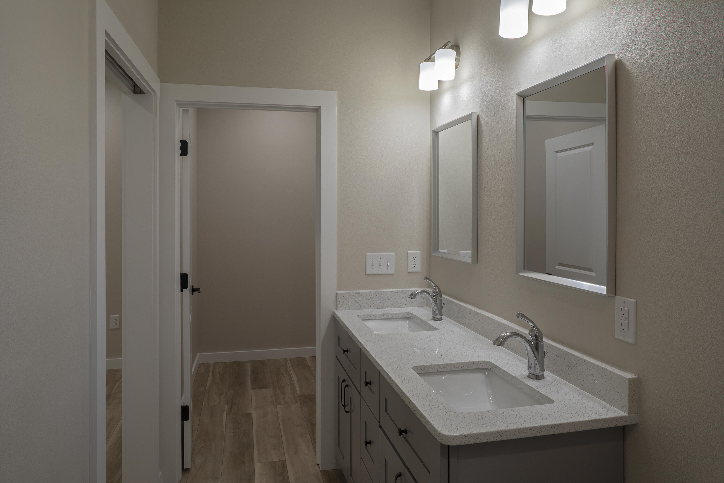 OAKWOOD LAKES ESTATES - Residential