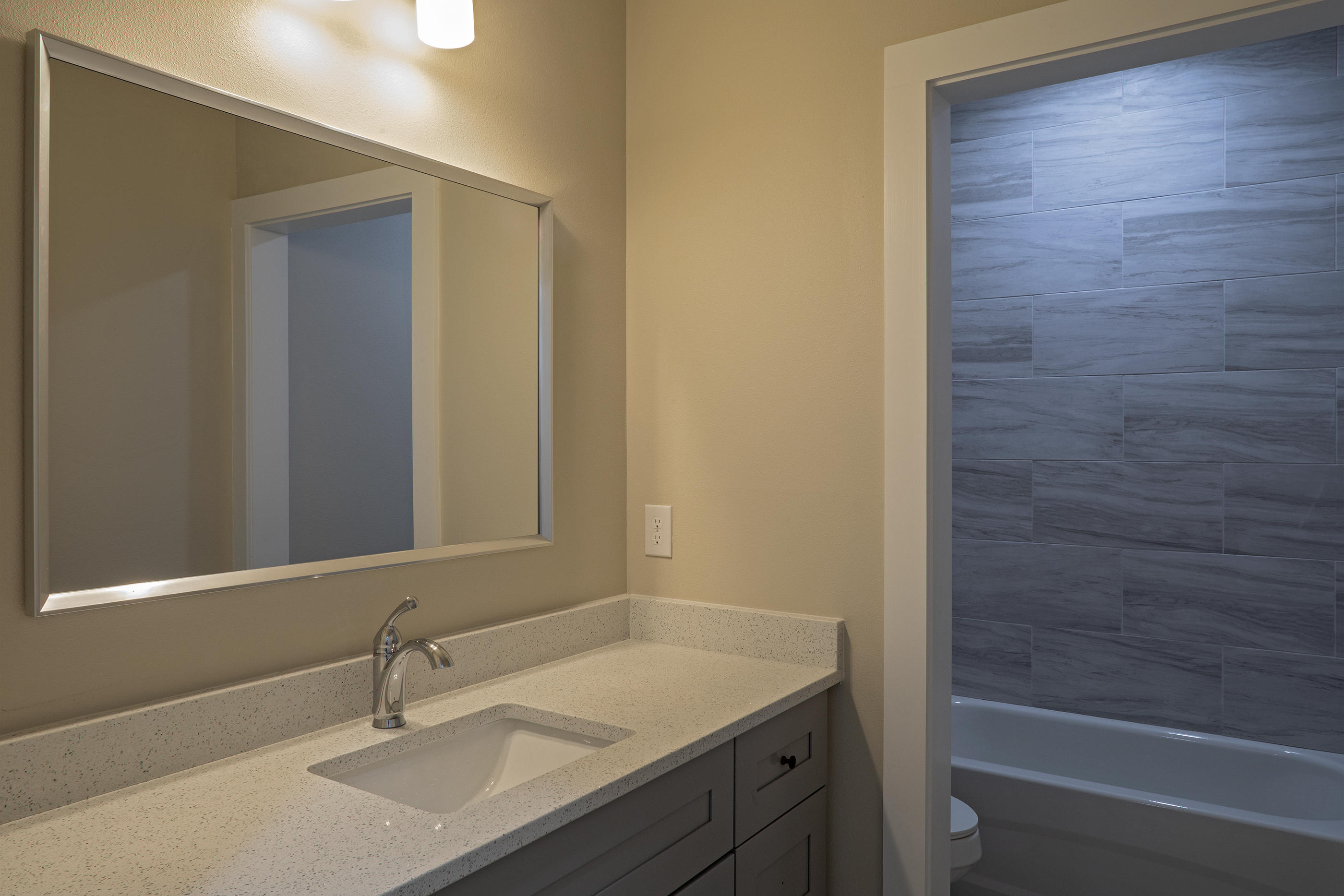 OAKWOOD LAKES ESTATES - Residential