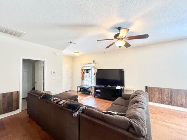 VALPARAISO PINECREST 2 - Residential Lease