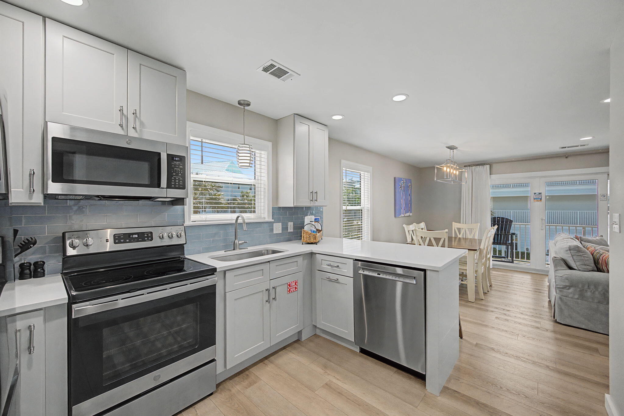 BEACHSIDE VILLAS CONDO - Residential