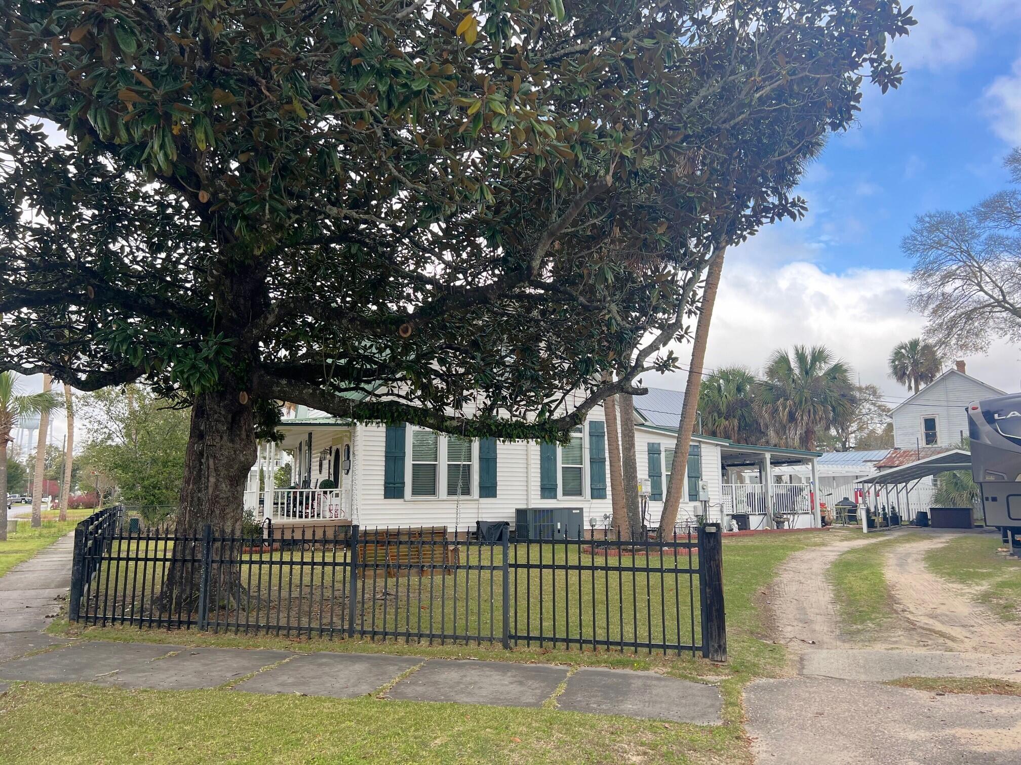 TOWN OF DEFUNIAK SPRINGS - Residential