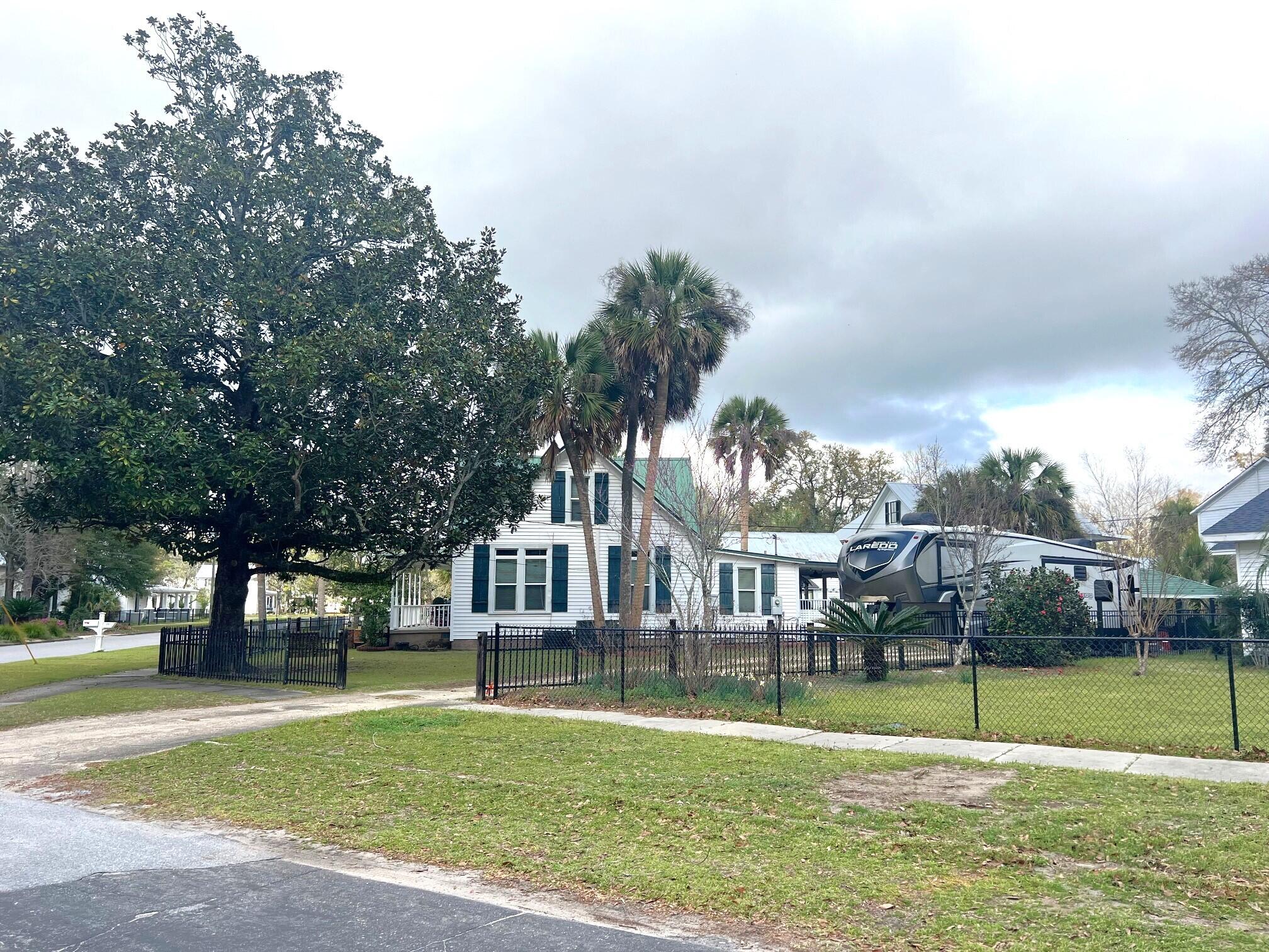 TOWN OF DEFUNIAK SPRINGS - Residential