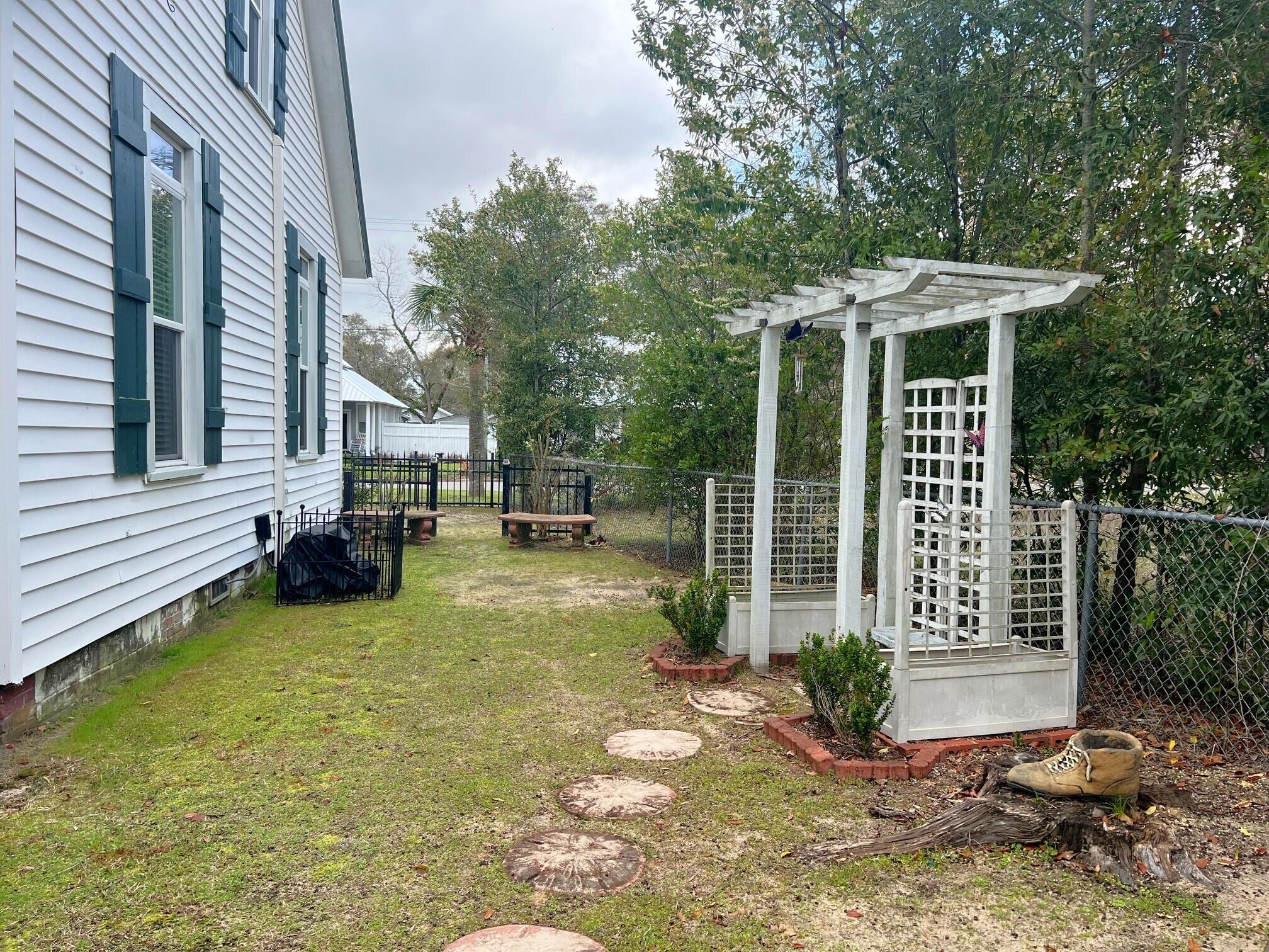 TOWN OF DEFUNIAK SPRINGS - Residential