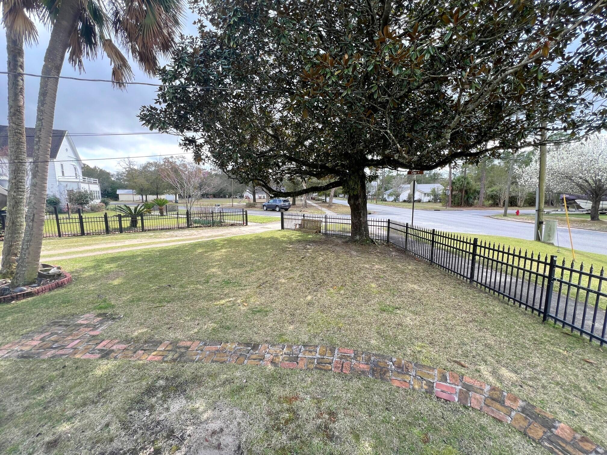 TOWN OF DEFUNIAK SPRINGS - Residential