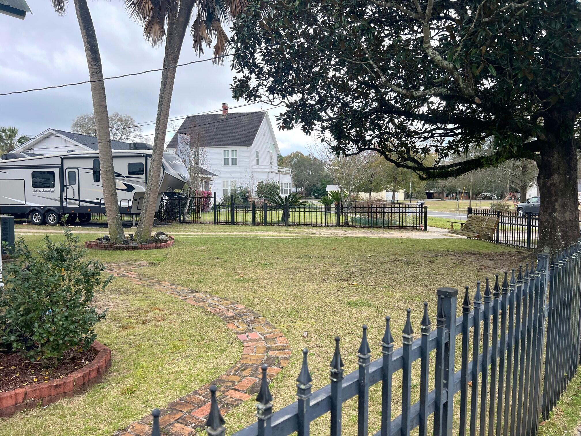 TOWN OF DEFUNIAK SPRINGS - Residential