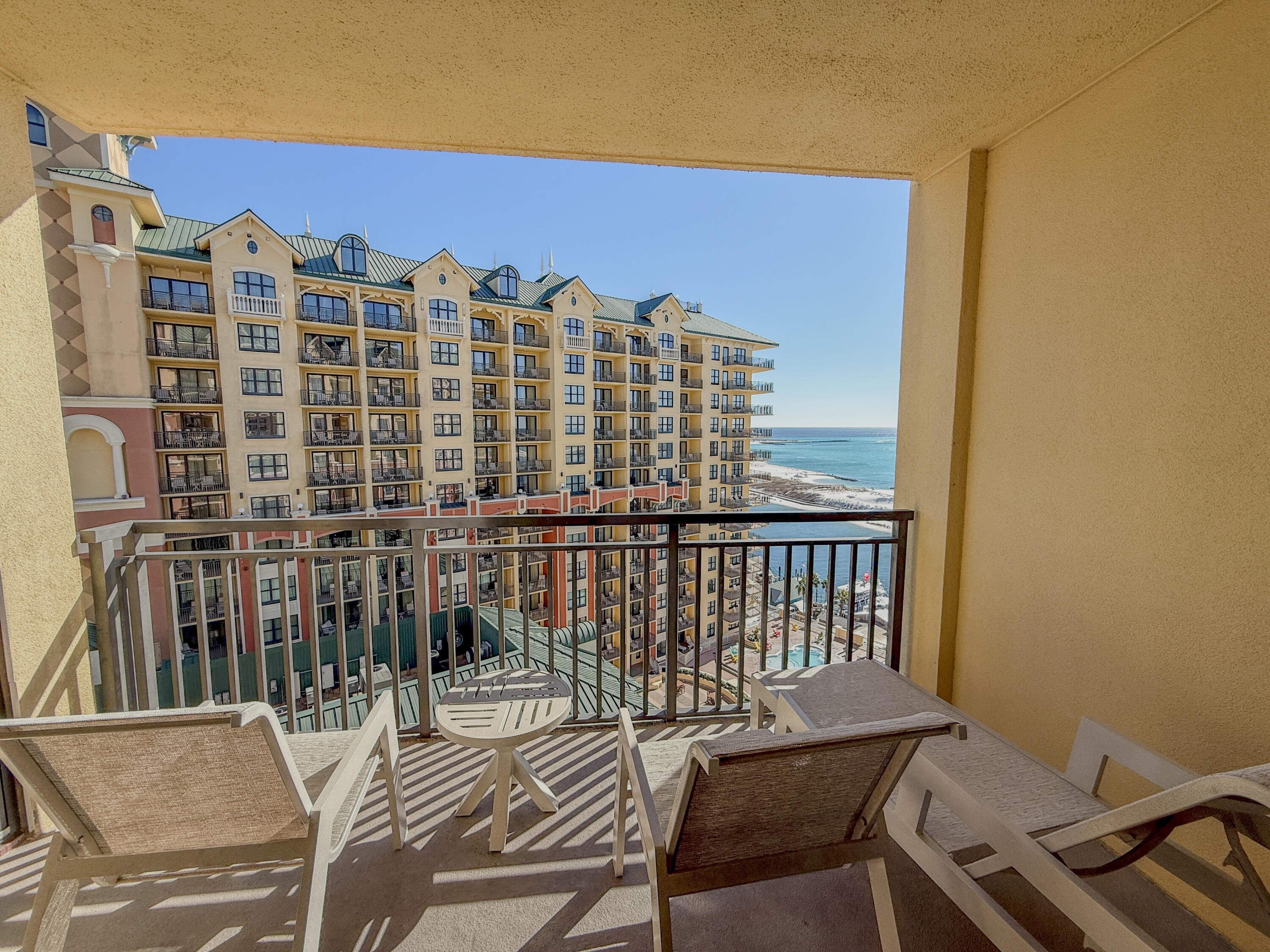 EMERALD GRANDE - Residential