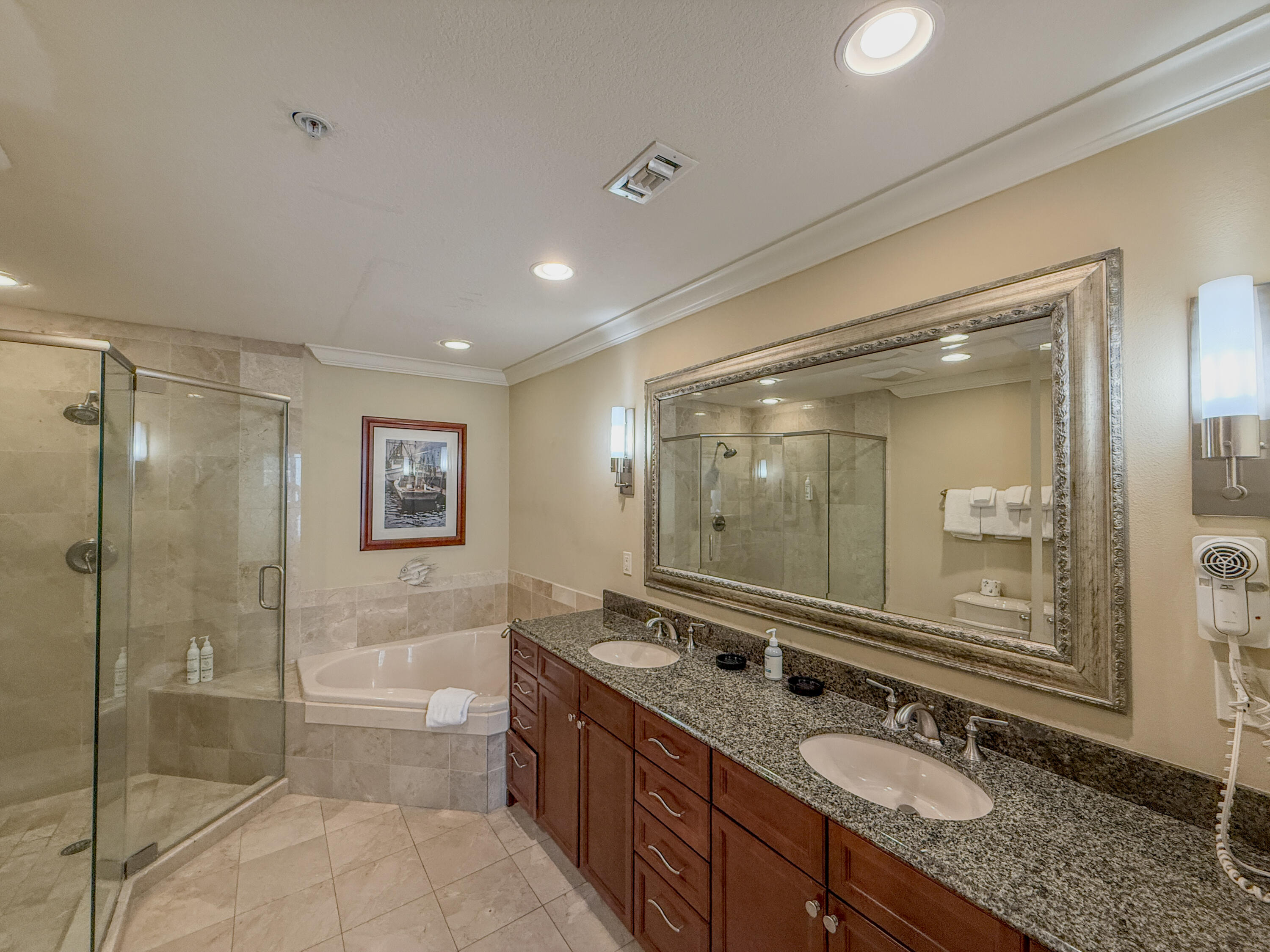 EMERALD GRANDE - Residential