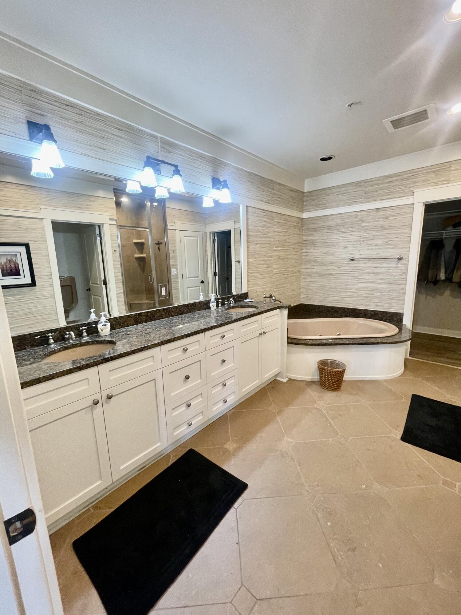 WILD HERON LAKESIDE LODGE - Residential