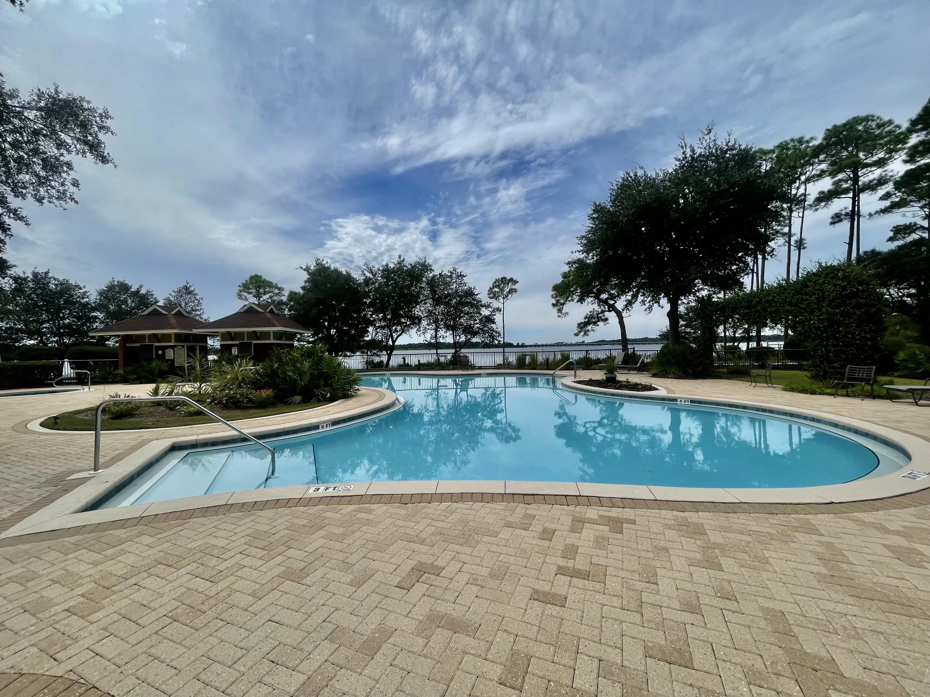 WILD HERON LAKESIDE LODGE - Residential