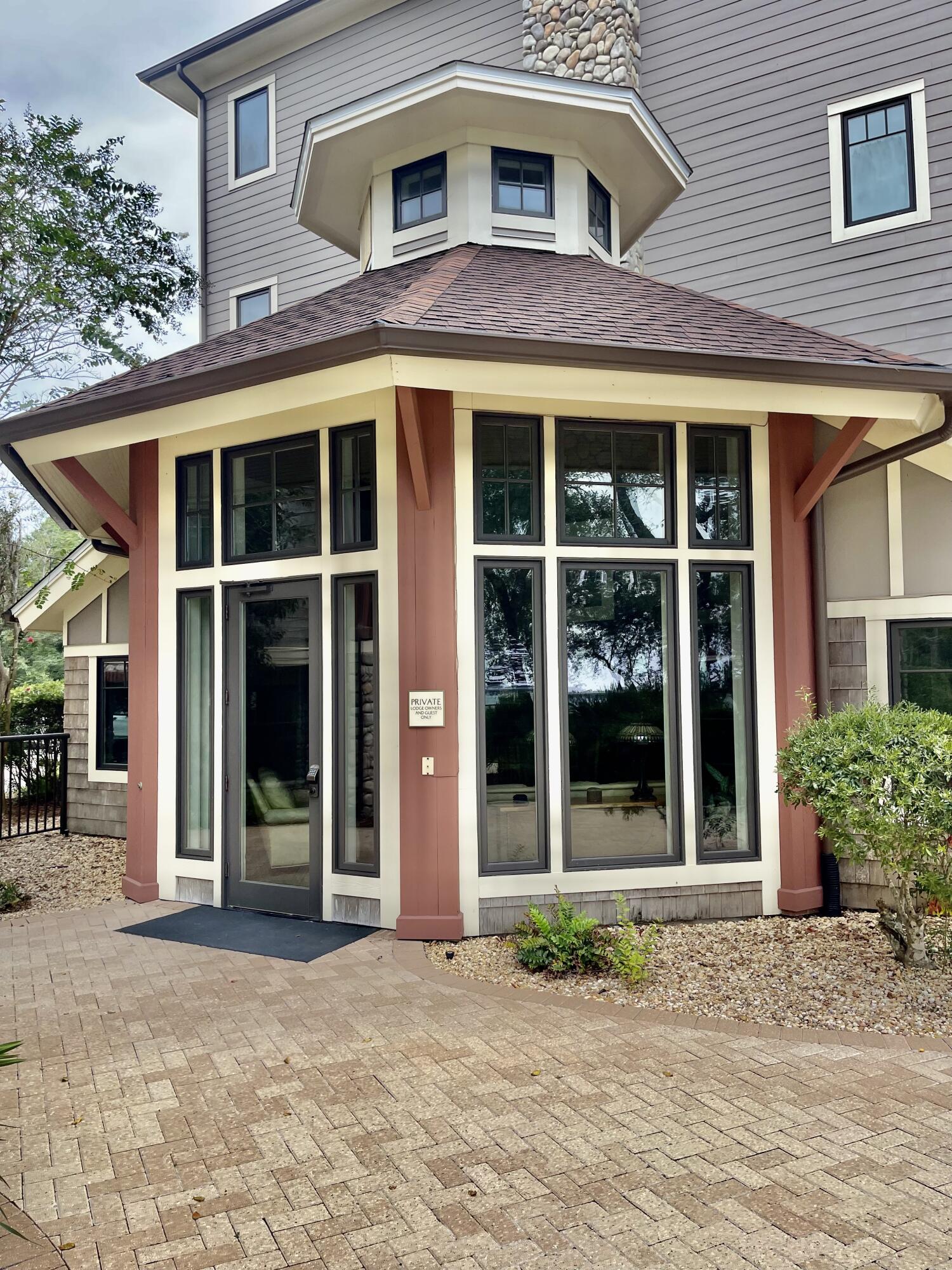 WILD HERON LAKESIDE LODGE - Residential