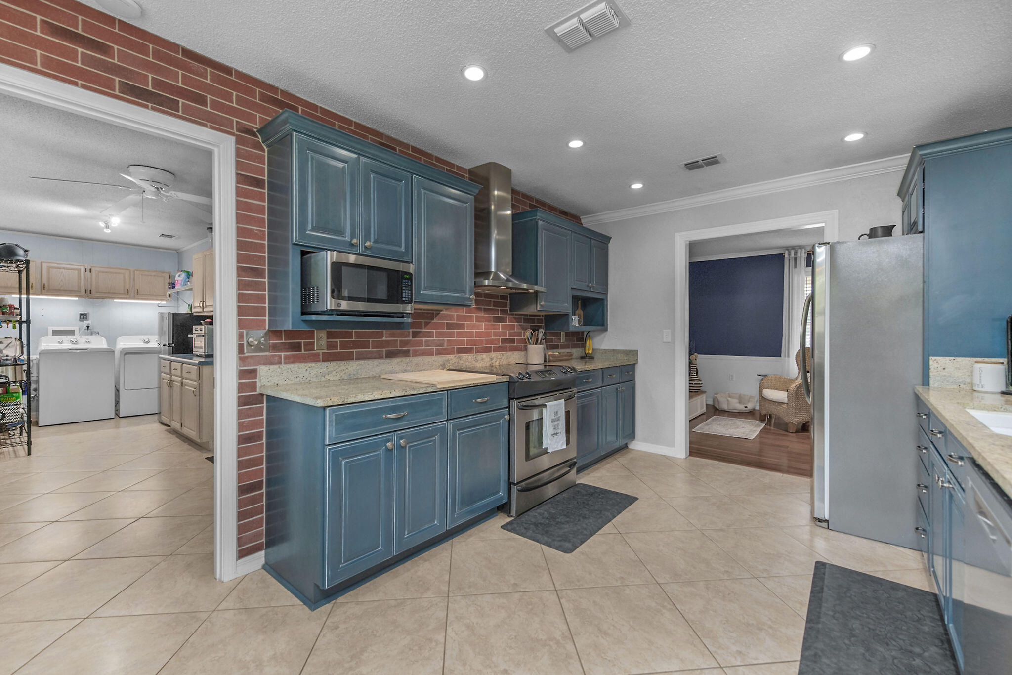 LAKE LORRAINE ESTATES - Residential