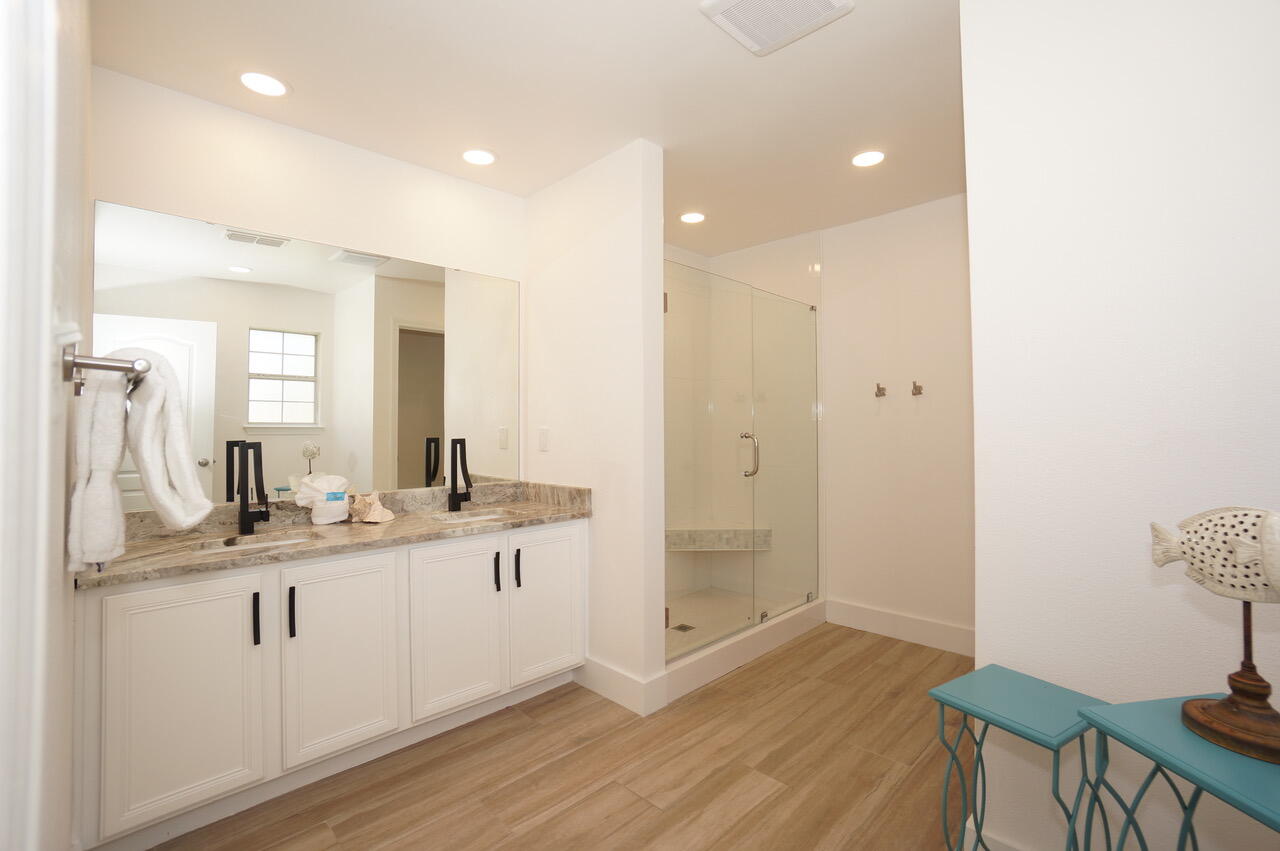 PARADISE RETREAT - Residential