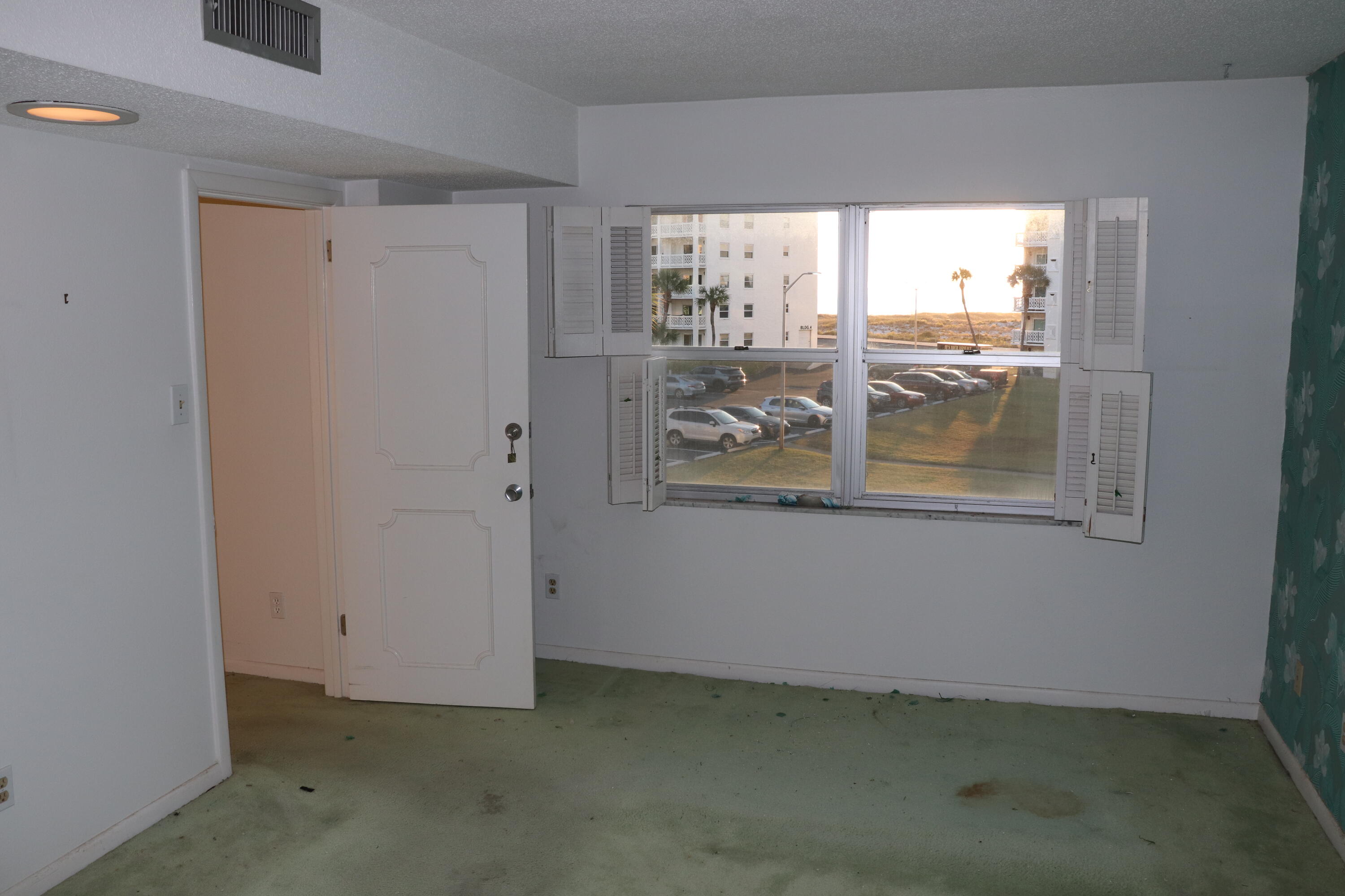 EL MATADOR CONDO - Residential