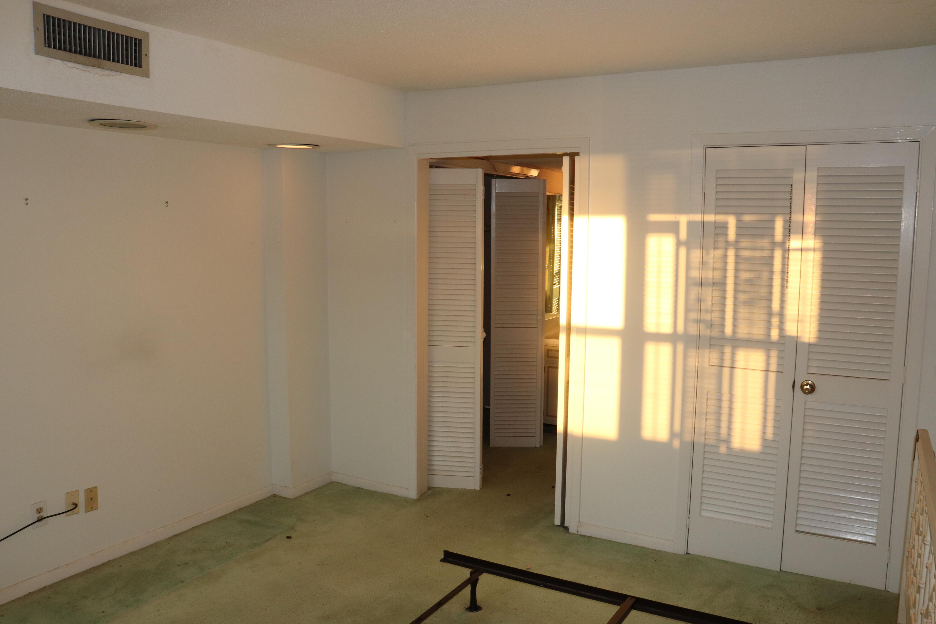 EL MATADOR CONDO - Residential