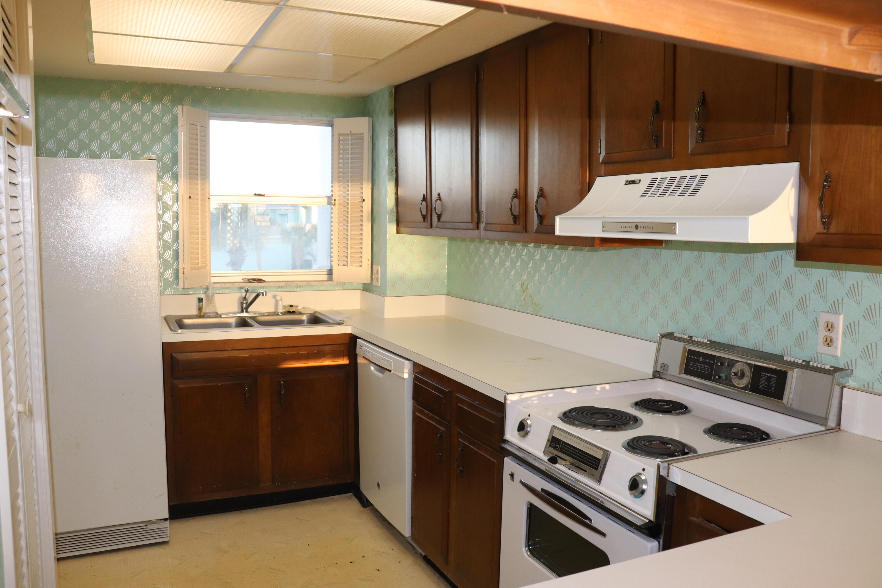 EL MATADOR CONDO - Residential