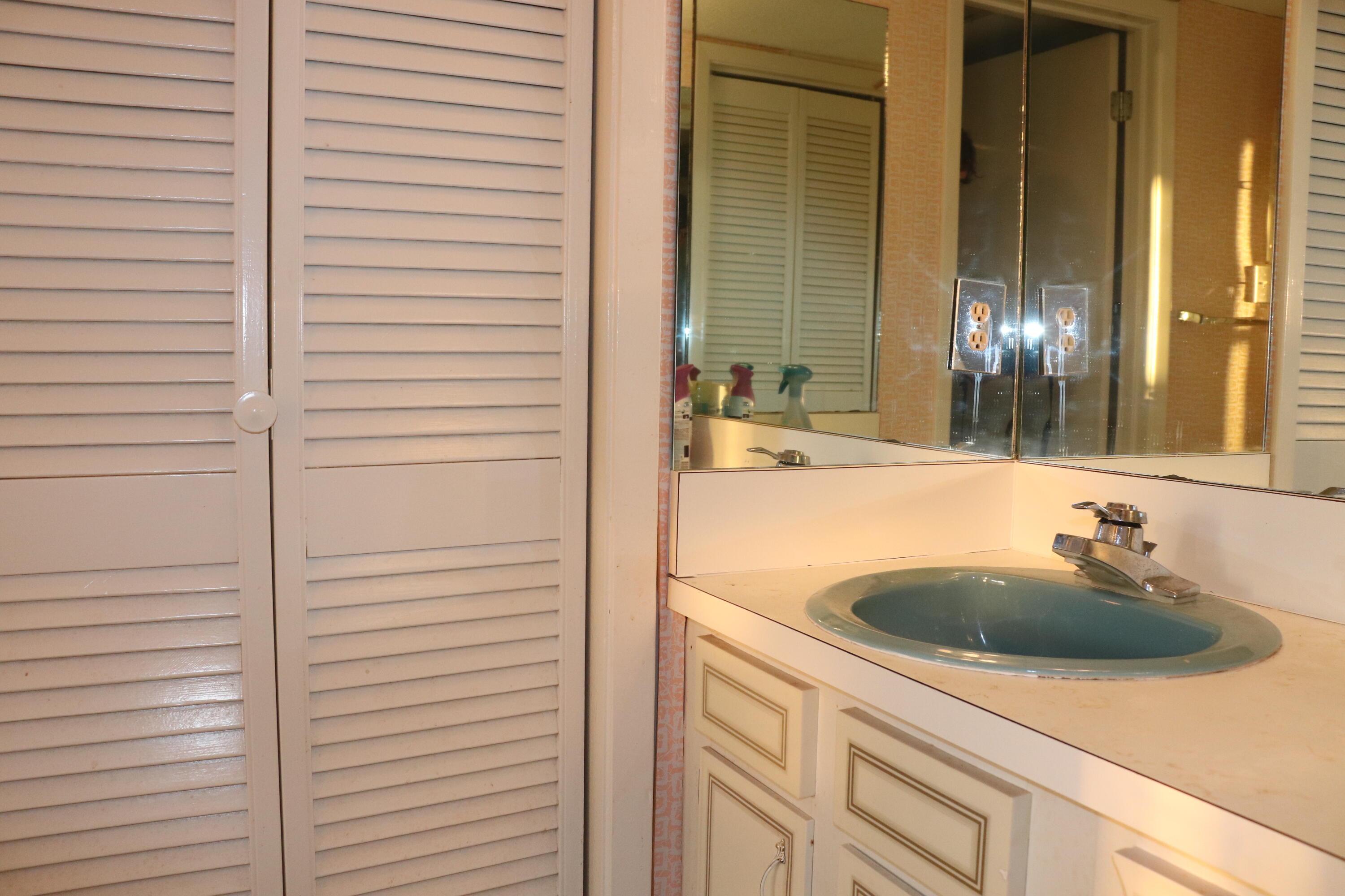 EL MATADOR CONDO - Residential