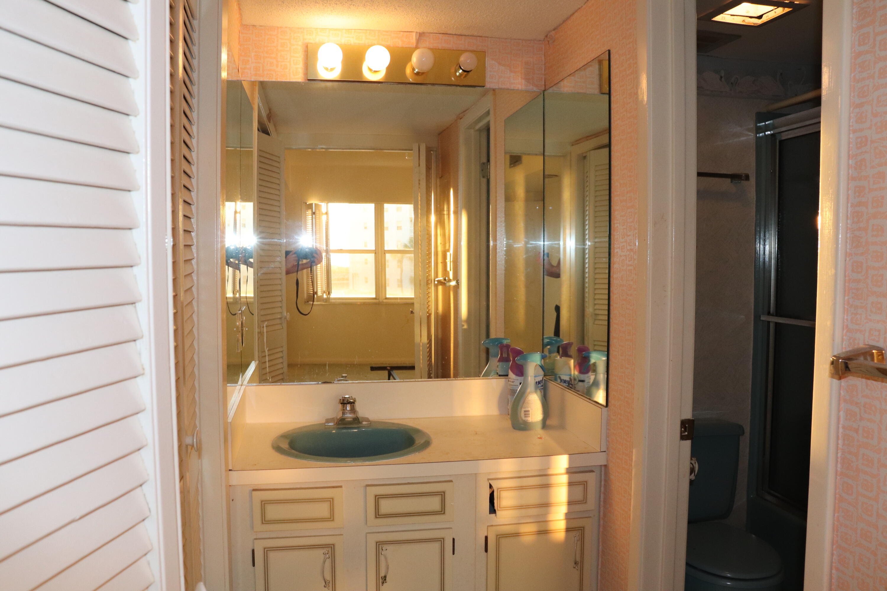 EL MATADOR CONDO - Residential