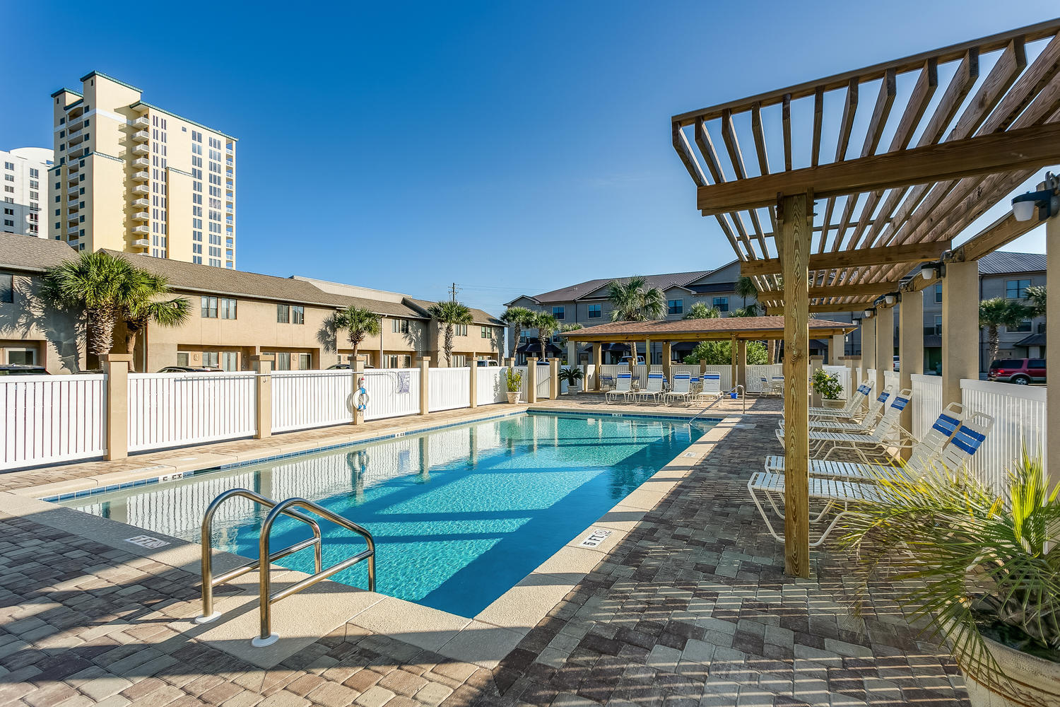 SUGAR BEACH T/H - Residential